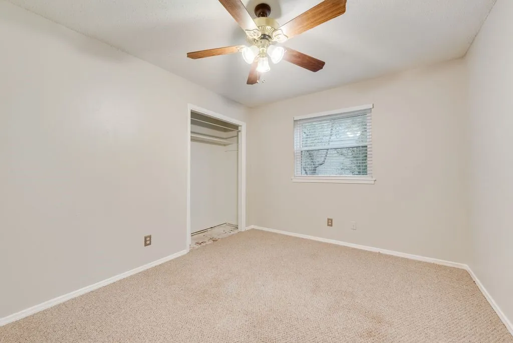 Single Family Residence For Sale in Tarrant County , 809 Buffalo Drive, Arlington, Texas 76013, 3 Bedroom, 2 Bathroom, 2 Garage spaces, 1,573 Sqft, built in 1968, mls#21262620, Real Estate Agent in Arlington, Homes For Sale in Tarrant county, Homes For Sale in Arlington, Realtor in Arlington Texas, Real Estate Brokerage Independent Realty Texas, Luminita Cordes Realtor