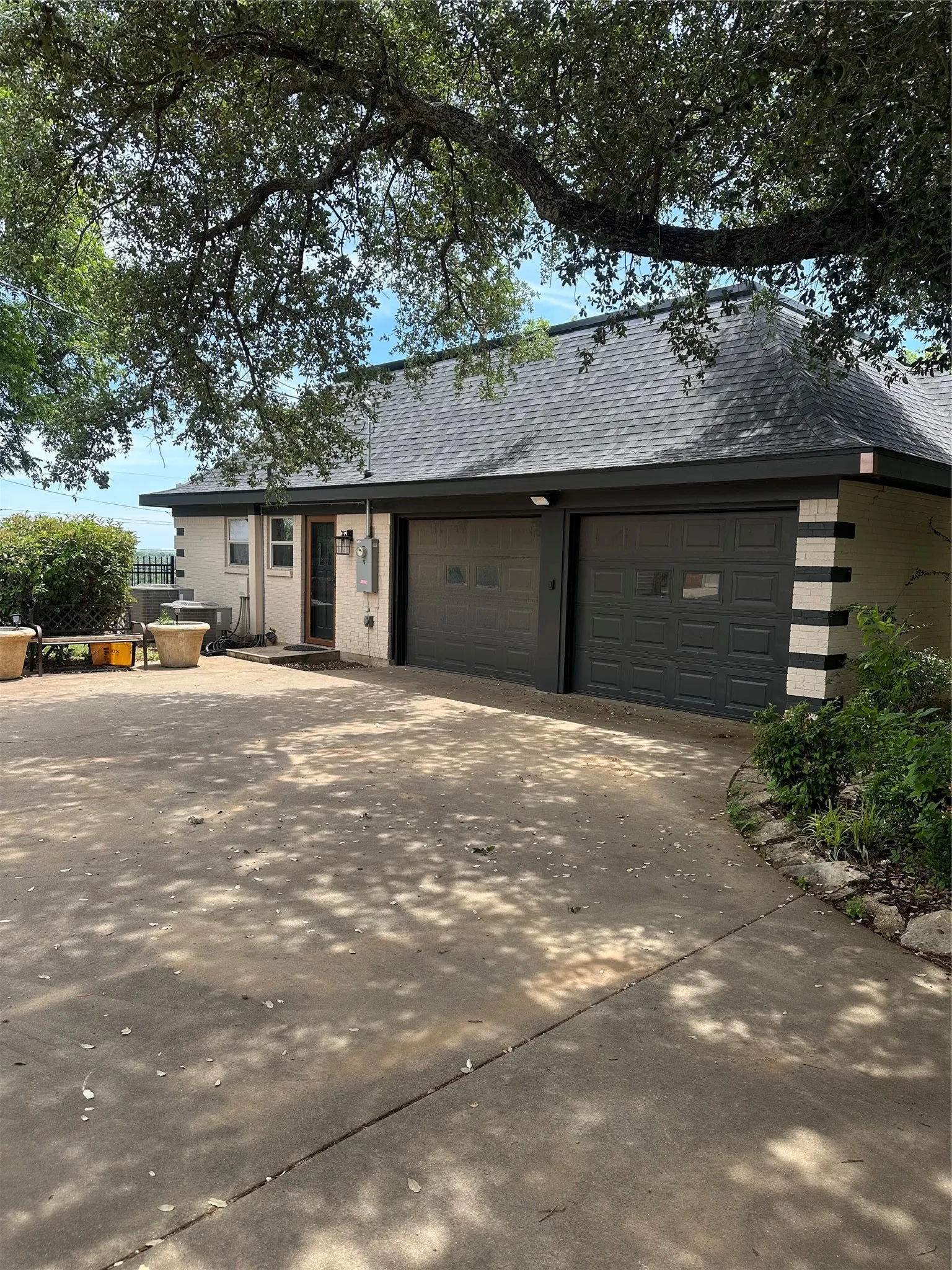 Single Family Residence For Sale in Coleman County , 505 High Road, Coleman, Texas 76834, 4 Bedroom, 4 Bathroom, 2 Garage spaces, 3,175 Sqft, built in 1967, mls#21260180, Real Estate Agent in Coleman, Homes For Sale in Coleman county, Homes For Sale in Coleman, Realtor in Coleman Texas, Real Estate Brokerage Independent Realty Texas, Luminita Cordes Realtor