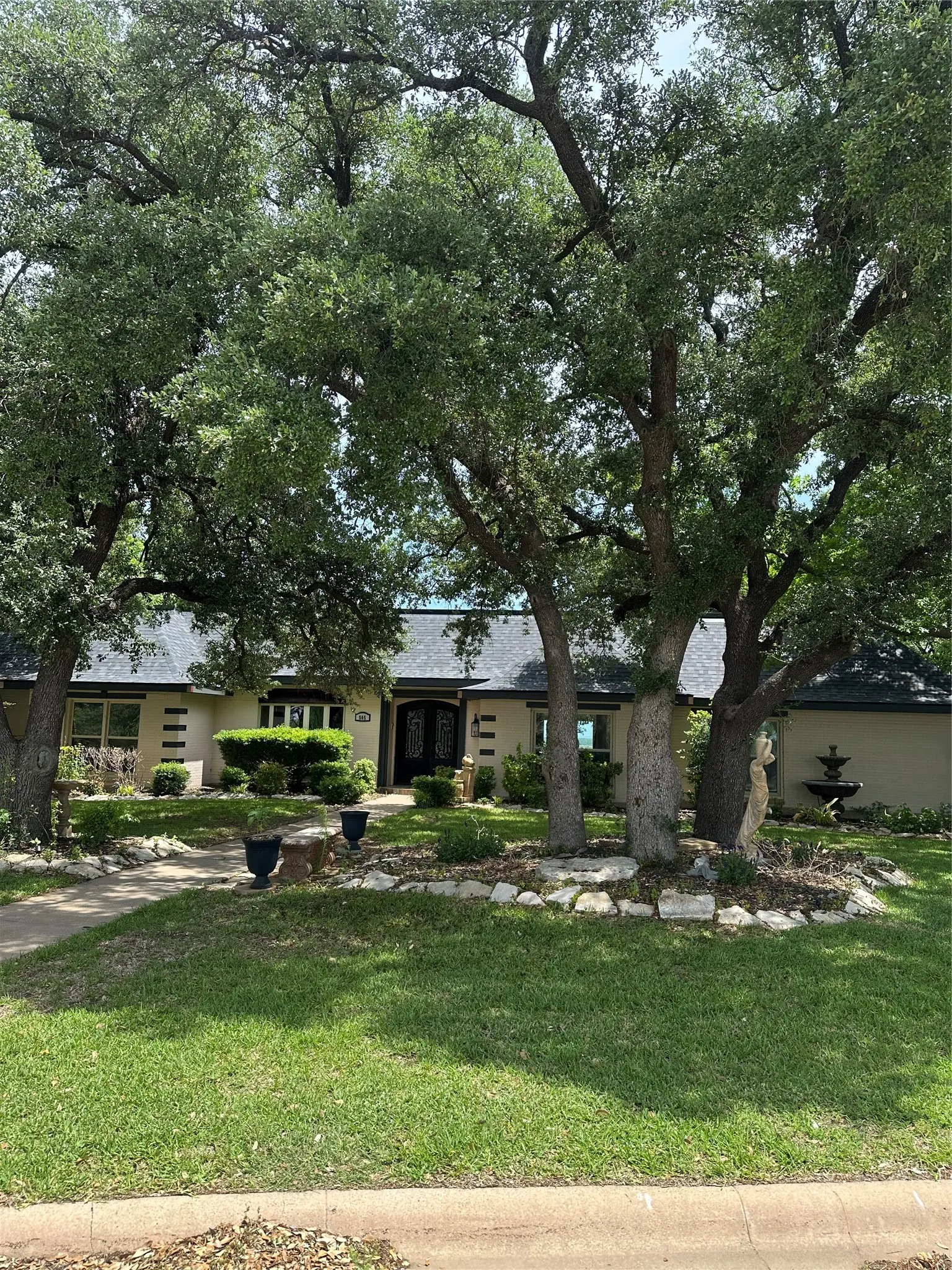 Single Family Residence For Sale in Coleman County , 505 High Road, Coleman, Texas 76834, 4 Bedroom, 4 Bathroom, 2 Garage spaces, 3,175 Sqft, built in 1967, mls#21260180, Real Estate Agent in Coleman, Homes For Sale in Coleman county, Homes For Sale in Coleman, Realtor in Coleman Texas, Real Estate Brokerage Independent Realty Texas, Luminita Cordes Realtor