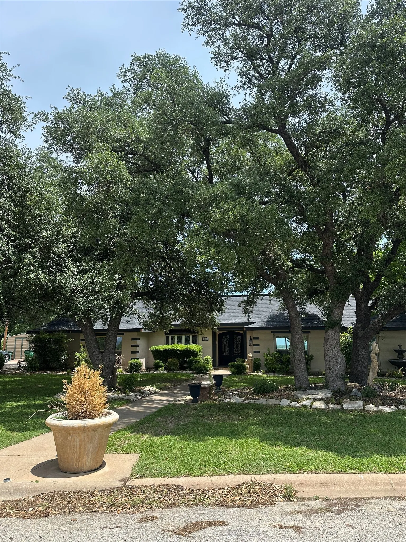 Single Family Residence For Sale in Coleman County , 505 High Road, Coleman, Texas 76834, 4 Bedroom, 4 Bathroom, 2 Garage spaces, 3,175 Sqft, built in 1967, mls#21260180, Real Estate Agent in Coleman, Homes For Sale in Coleman county, Homes For Sale in Coleman, Realtor in Coleman Texas, Real Estate Brokerage Independent Realty Texas, Luminita Cordes Realtor
