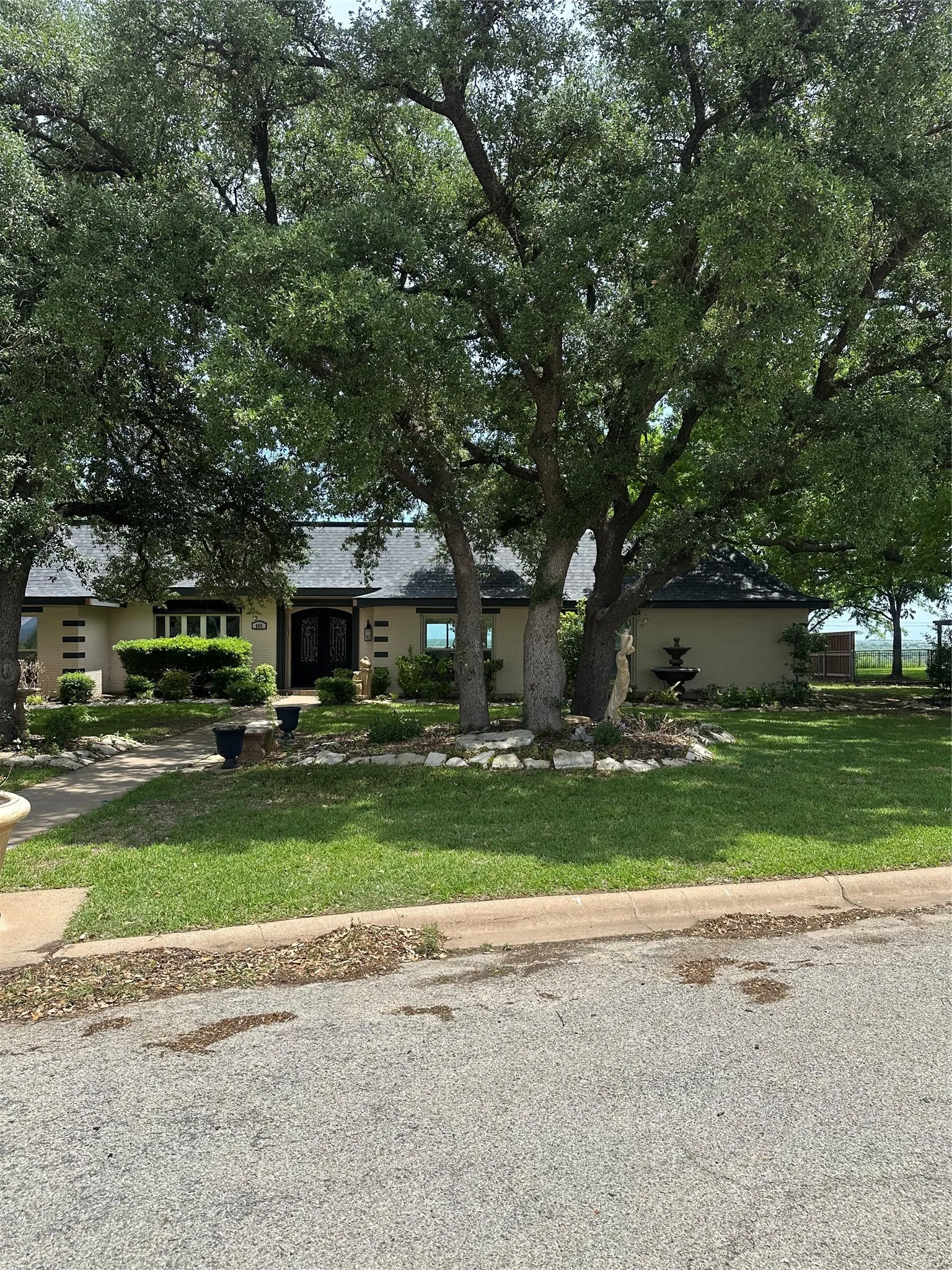 Single Family Residence For Sale in Coleman County , 505 High Road, Coleman, Texas 76834, 4 Bedroom, 4 Bathroom, 2 Garage spaces, 3,175 Sqft, built in 1967, mls#21260180, Real Estate Agent in Coleman, Homes For Sale in Coleman county, Homes For Sale in Coleman, Realtor in Coleman Texas, Real Estate Brokerage Independent Realty Texas, Luminita Cordes Realtor