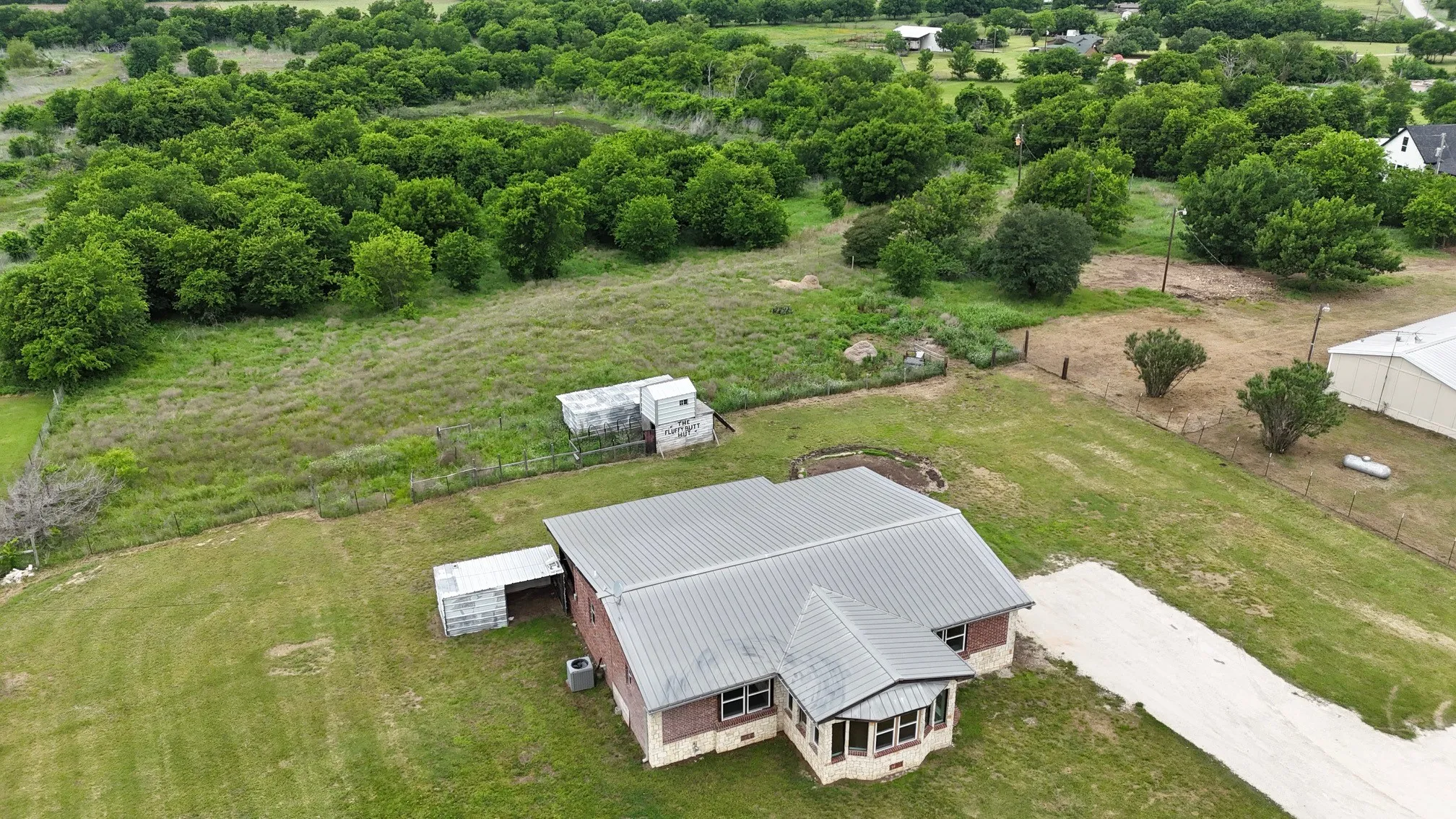 Single Family Residence For Sale in Johnson County , 9717 Limestone Court, Joshua, Texas 76058, 3 Bedroom, 2 Bathroom, Garage spaces, 1,504 Sqft, built in 2000, mls#21265318, Real Estate Agent in Joshua, Homes For Sale in Johnson county, Homes For Sale in Joshua, Realtor in Joshua Texas, Real Estate Brokerage Independent Realty Texas, Luminita Cordes Realtor