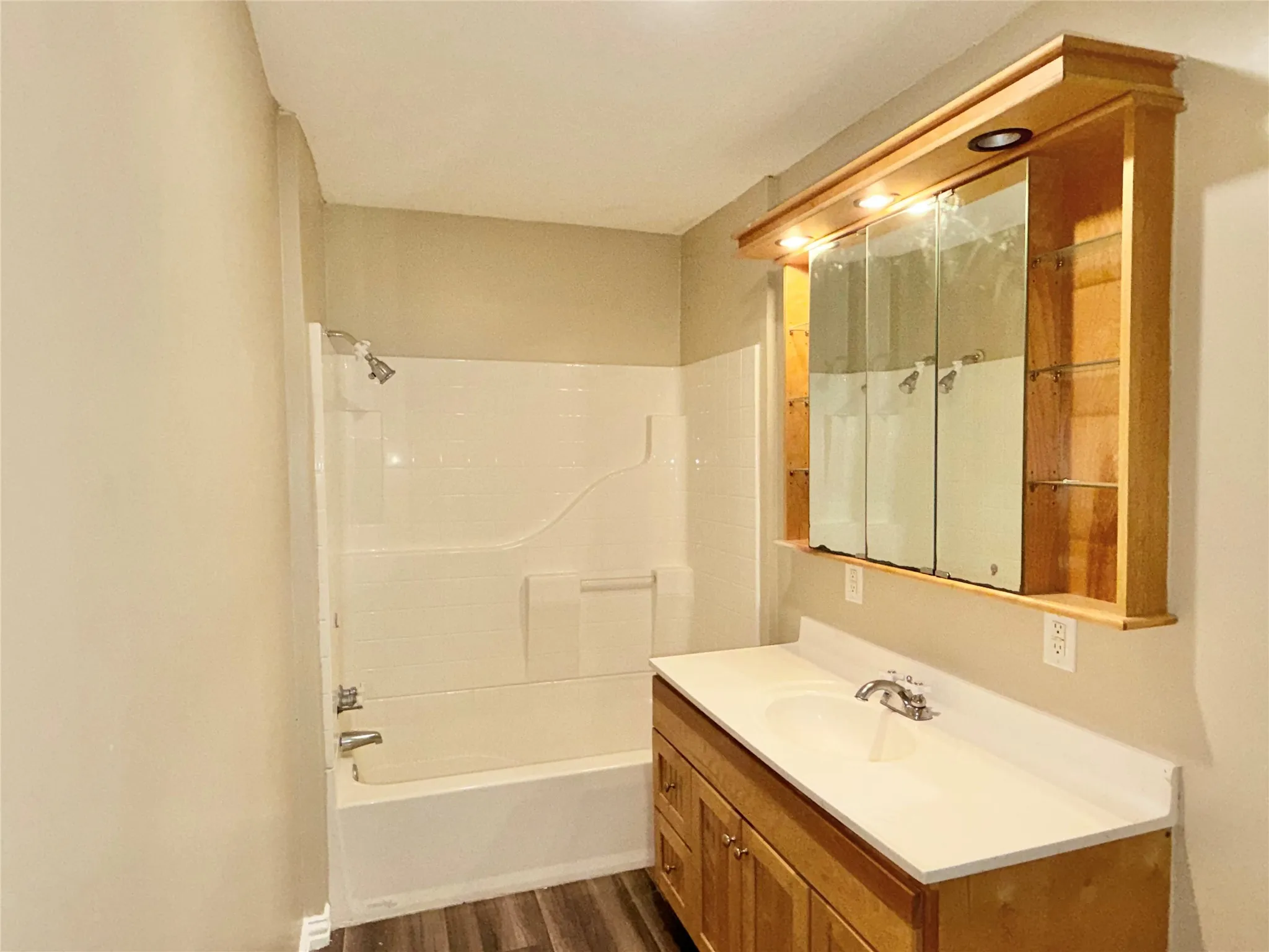 Single Family Residence For Sale in Johnson County , 9717 Limestone Court, Joshua, Texas 76058, 3 Bedroom, 2 Bathroom, Garage spaces, 1,504 Sqft, built in 2000, mls#21265318, Real Estate Agent in Joshua, Homes For Sale in Johnson county, Homes For Sale in Joshua, Realtor in Joshua Texas, Real Estate Brokerage Independent Realty Texas, Luminita Cordes Realtor