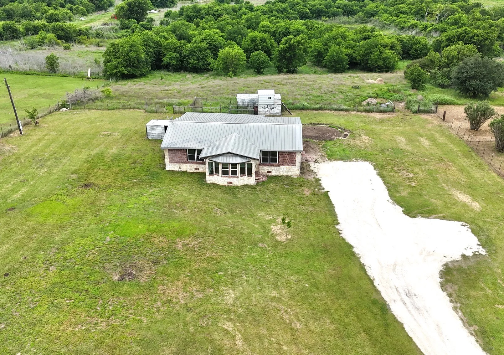 Single Family Residence For Sale in Johnson County , 9717 Limestone Court, Joshua, Texas 76058, 3 Bedroom, 2 Bathroom, Garage spaces, 1,504 Sqft, built in 2000, mls#21265318, Real Estate Agent in Joshua, Homes For Sale in Johnson county, Homes For Sale in Joshua, Realtor in Joshua Texas, Real Estate Brokerage Independent Realty Texas, Luminita Cordes Realtor