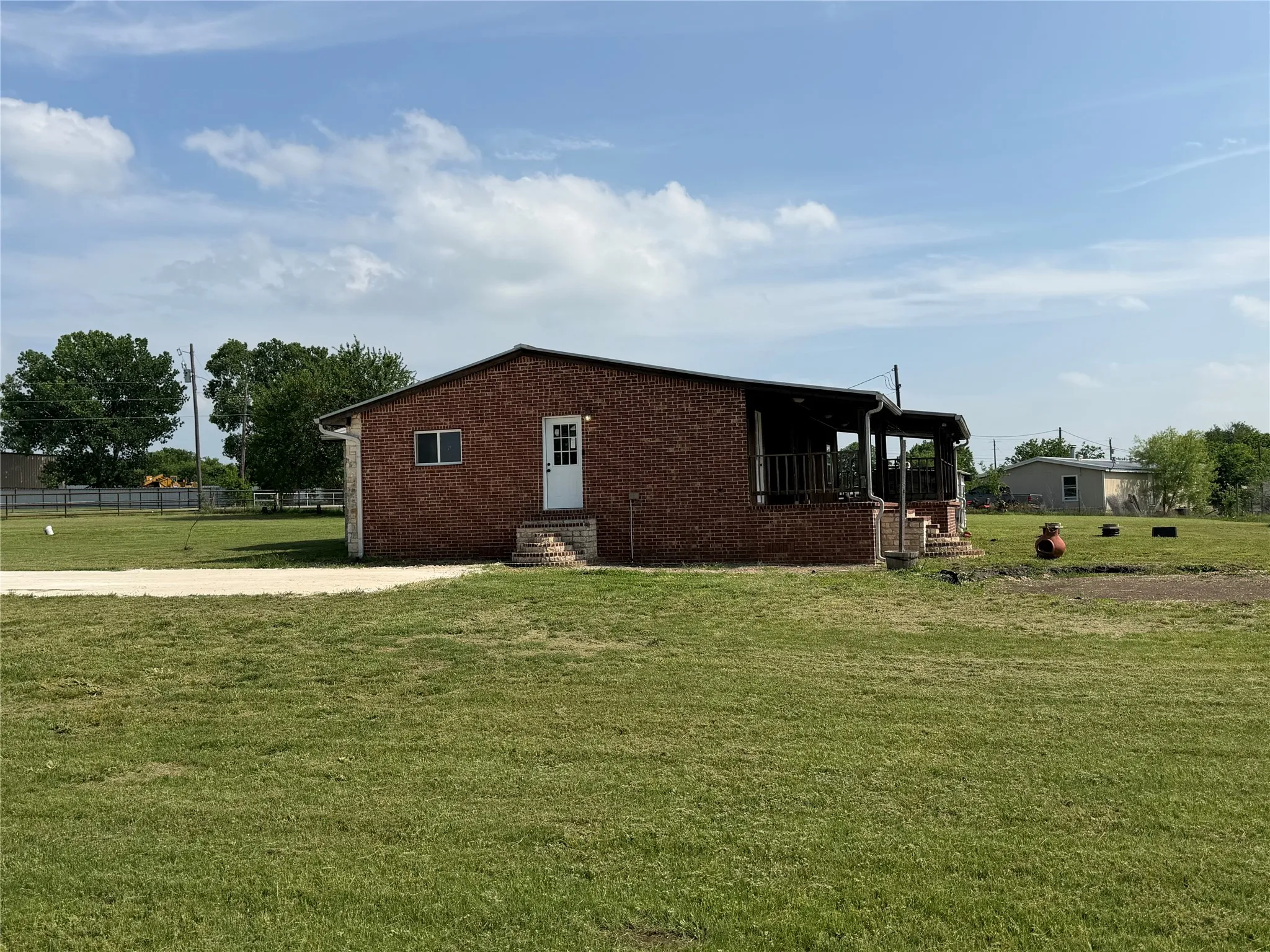 Single Family Residence For Sale in Johnson County , 9717 Limestone Court, Joshua, Texas 76058, 3 Bedroom, 2 Bathroom, Garage spaces, 1,504 Sqft, built in 2000, mls#21265318, Real Estate Agent in Joshua, Homes For Sale in Johnson county, Homes For Sale in Joshua, Realtor in Joshua Texas, Real Estate Brokerage Independent Realty Texas, Luminita Cordes Realtor