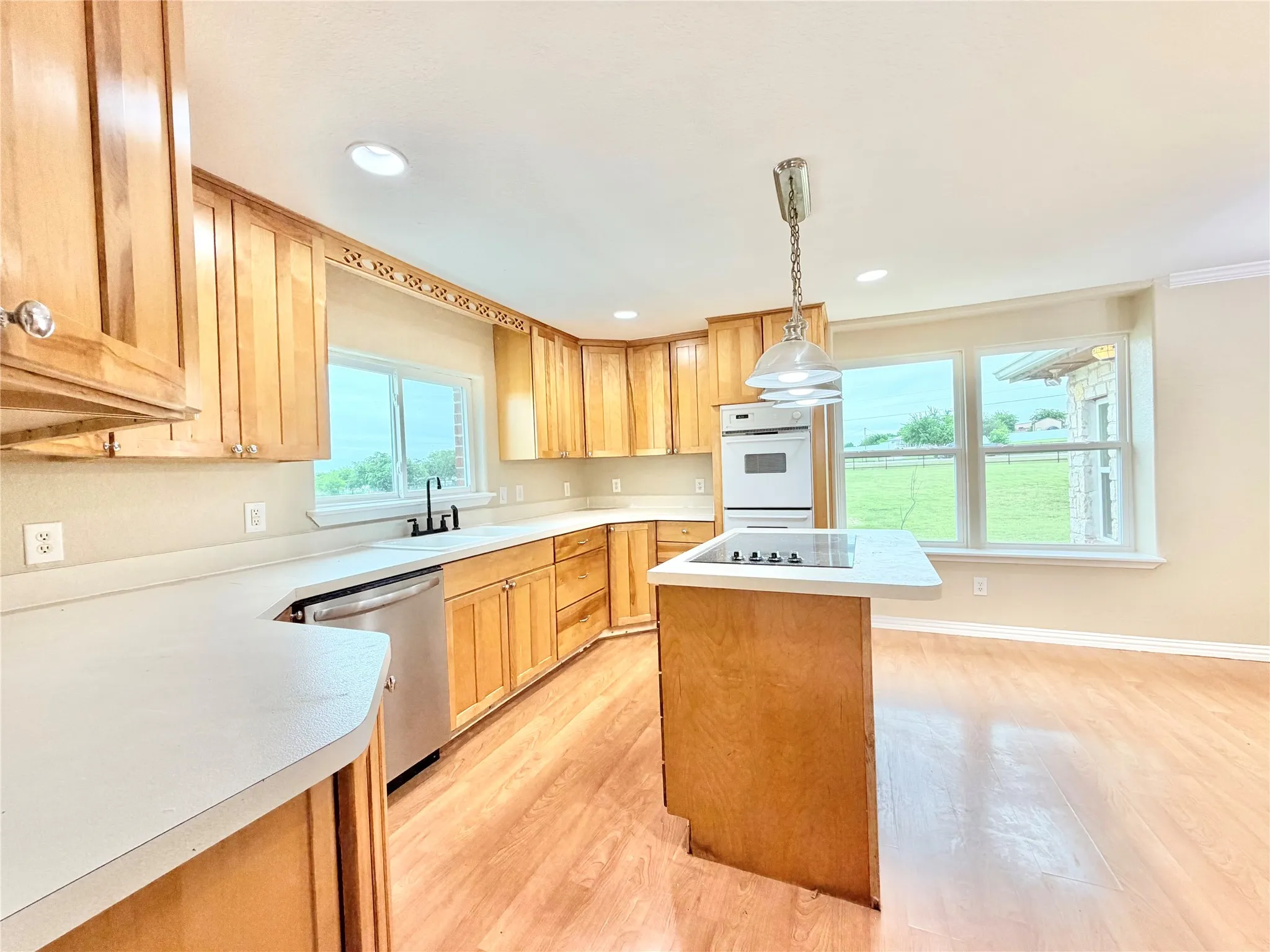 Single Family Residence For Sale in Johnson County , 9717 Limestone Court, Joshua, Texas 76058, 3 Bedroom, 2 Bathroom, Garage spaces, 1,504 Sqft, built in 2000, mls#21265318, Real Estate Agent in Joshua, Homes For Sale in Johnson county, Homes For Sale in Joshua, Realtor in Joshua Texas, Real Estate Brokerage Independent Realty Texas, Luminita Cordes Realtor