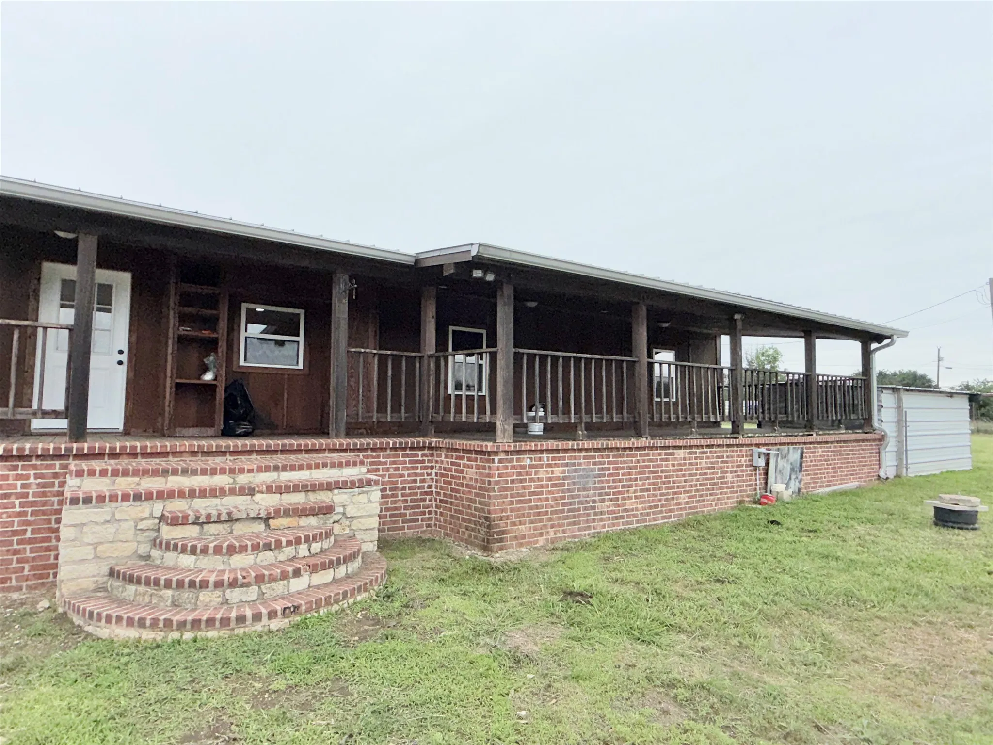 Single Family Residence For Sale in Johnson County , 9717 Limestone Court, Joshua, Texas 76058, 3 Bedroom, 2 Bathroom, Garage spaces, 1,504 Sqft, built in 2000, mls#21265318, Real Estate Agent in Joshua, Homes For Sale in Johnson county, Homes For Sale in Joshua, Realtor in Joshua Texas, Real Estate Brokerage Independent Realty Texas, Luminita Cordes Realtor