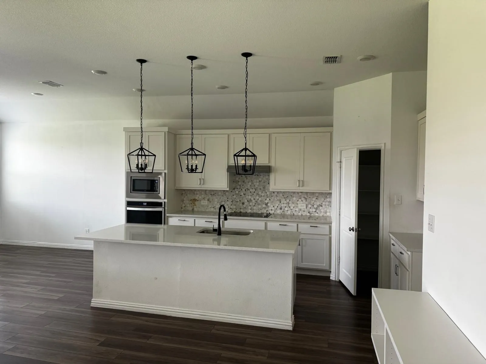 Single Family Residence For Rent in Tarrant County , 1613 Pine valley Drive, Fort Worth, Texas 76052, 4 Bedrooms, 2 Bathrooms, 2 Garage spaces, 1,980 Sqft, built in 2021, Price $2,900, mls#21265493, Real Estate Agent in Fort Worth, Homes For Rent in Tarrant county, Homes For Rent in Fort Worth, Realtor in Fort Worth Texas, Real Estate Brokerage Independent Realty Texas, Luminita Cordes Realtor