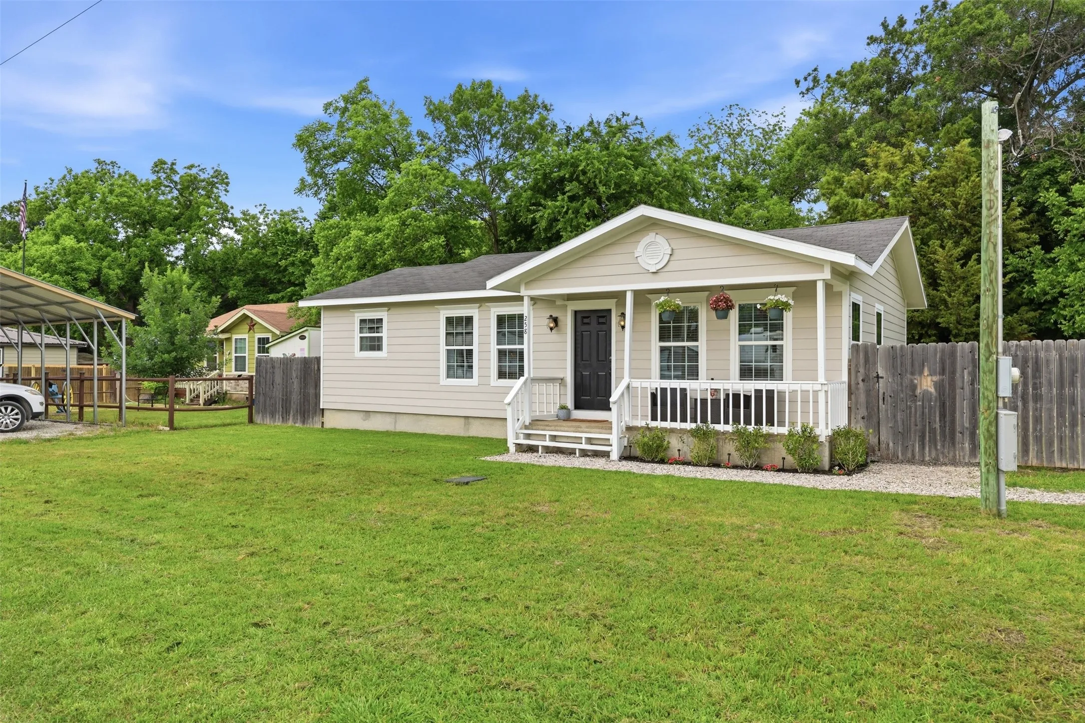 Single Family Residence For Sale in Parker County , 258 Spring Valley Circle, Azle, Texas 76020, 2 Bedroom, 1 Bathroom, Garage spaces, 1,106 Sqft, built in 0, mls#21265491, Real Estate Agent in Azle, Homes For Sale in Parker county, Homes For Sale in Azle, Realtor in Azle Texas, Real Estate Brokerage Independent Realty Texas, Luminita Cordes Realtor