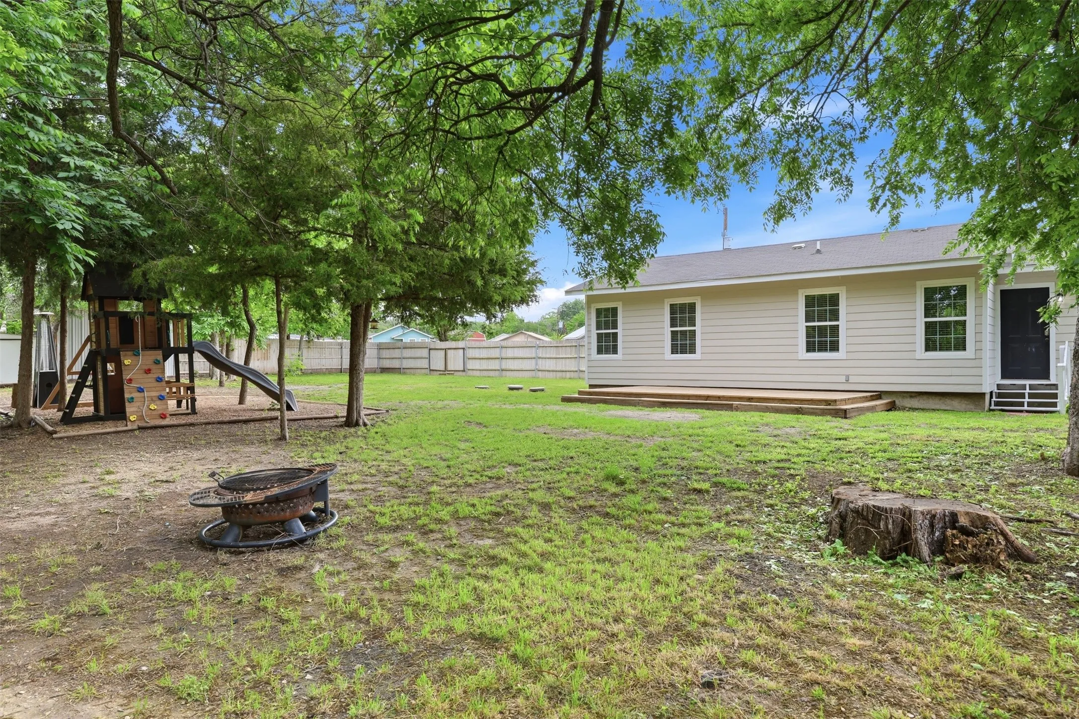 Single Family Residence For Sale in Parker County , 258 Spring Valley Circle, Azle, Texas 76020, 2 Bedroom, 1 Bathroom, Garage spaces, 1,106 Sqft, built in 0, mls#21265491, Real Estate Agent in Azle, Homes For Sale in Parker county, Homes For Sale in Azle, Realtor in Azle Texas, Real Estate Brokerage Independent Realty Texas, Luminita Cordes Realtor