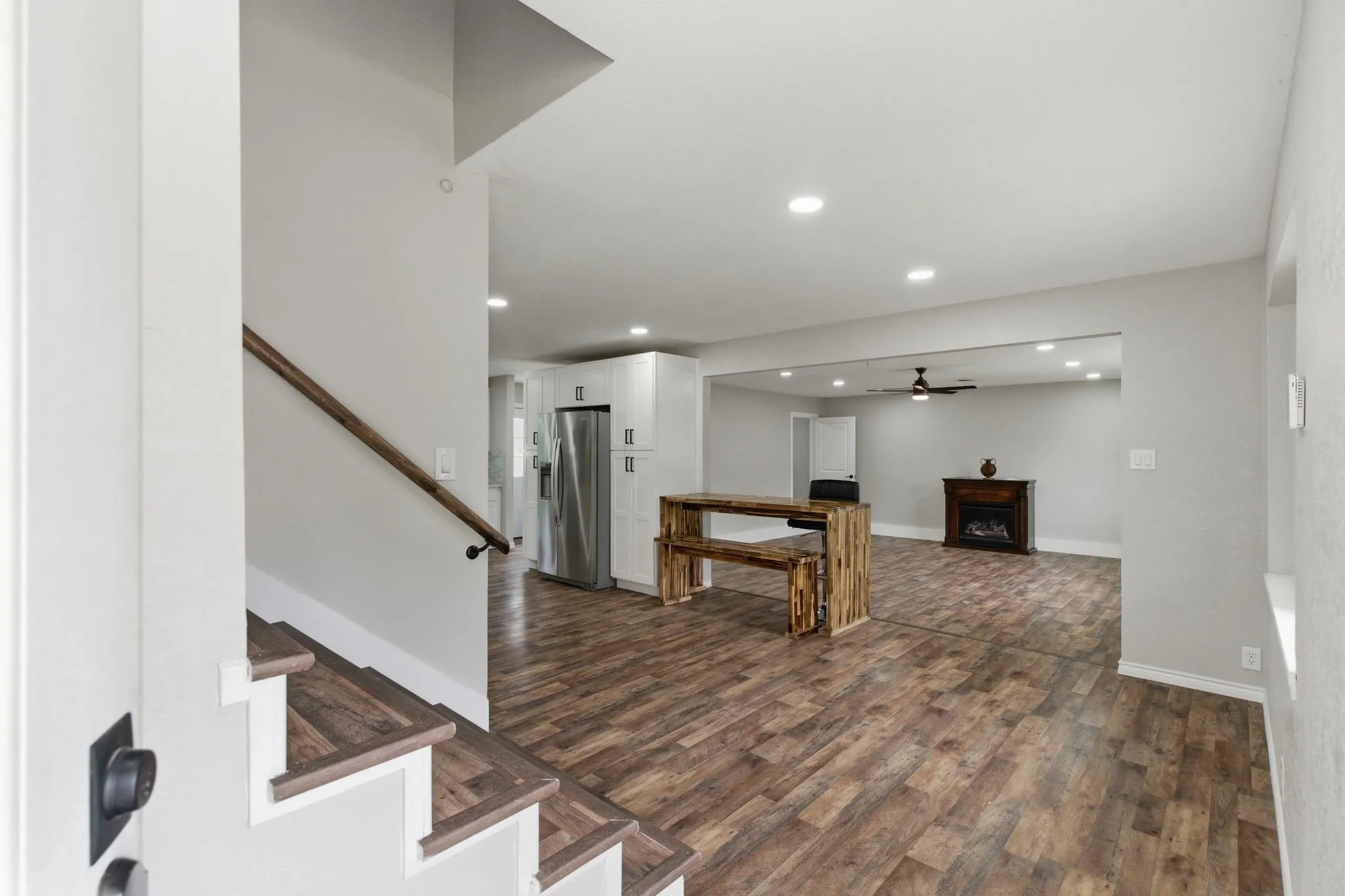 Single Family Residence For Sale in Tarrant County , 1900 Charleston Drive, Bedford, Texas 76022, 4 Bedroom, 4 Bathroom, 2 Garage spaces, 2,135 Sqft, built in 1963, mls#21264352, Real Estate Agent in Bedford, Homes For Sale in Tarrant county, Homes For Sale in Bedford, Realtor in Bedford Texas, Real Estate Brokerage Independent Realty Texas, Luminita Cordes Realtor
