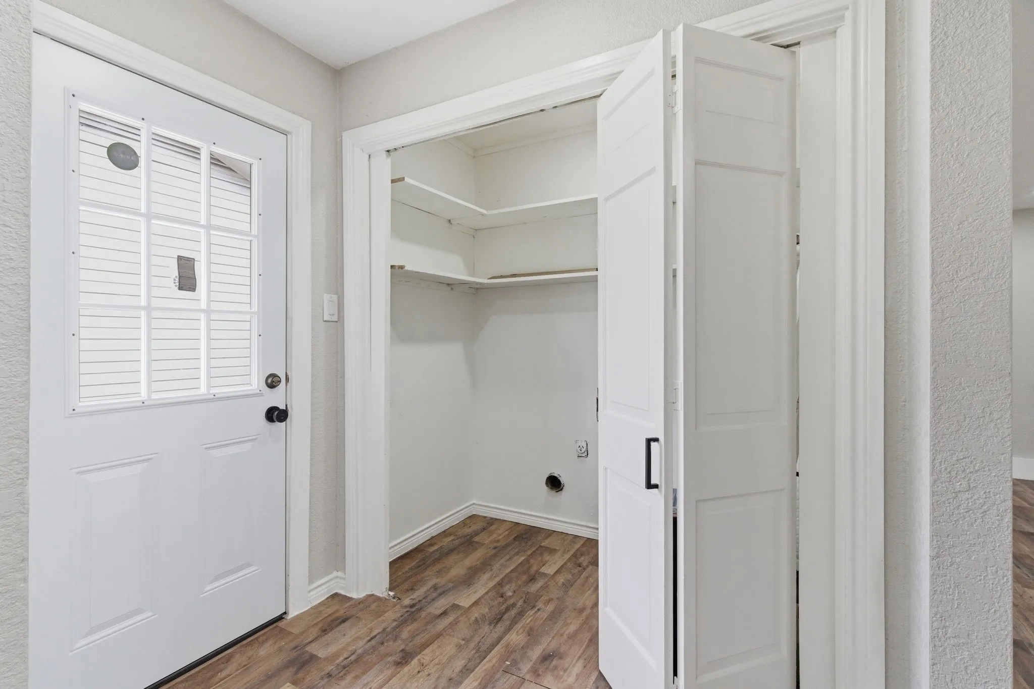 Single Family Residence For Sale in Tarrant County , 1900 Charleston Drive, Bedford, Texas 76022, 4 Bedroom, 4 Bathroom, 2 Garage spaces, 2,135 Sqft, built in 1963, mls#21264352, Real Estate Agent in Bedford, Homes For Sale in Tarrant county, Homes For Sale in Bedford, Realtor in Bedford Texas, Real Estate Brokerage Independent Realty Texas, Luminita Cordes Realtor