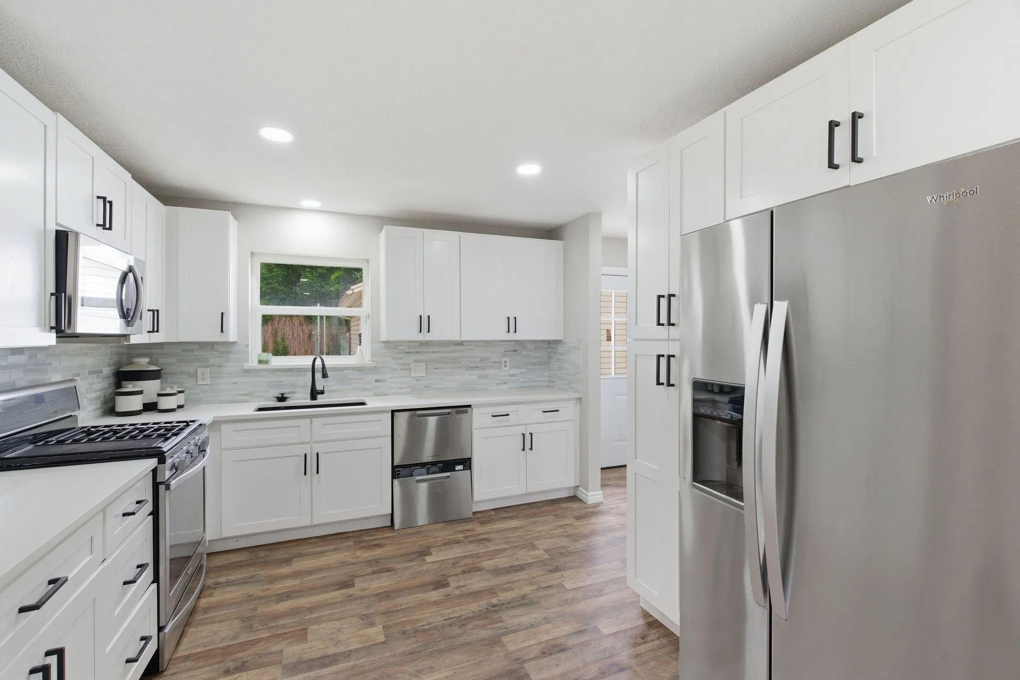 Single Family Residence For Sale in Tarrant County , 1900 Charleston Drive, Bedford, Texas 76022, 4 Bedroom, 4 Bathroom, 2 Garage spaces, 2,135 Sqft, built in 1963, mls#21264352, Real Estate Agent in Bedford, Homes For Sale in Tarrant county, Homes For Sale in Bedford, Realtor in Bedford Texas, Real Estate Brokerage Independent Realty Texas, Luminita Cordes Realtor