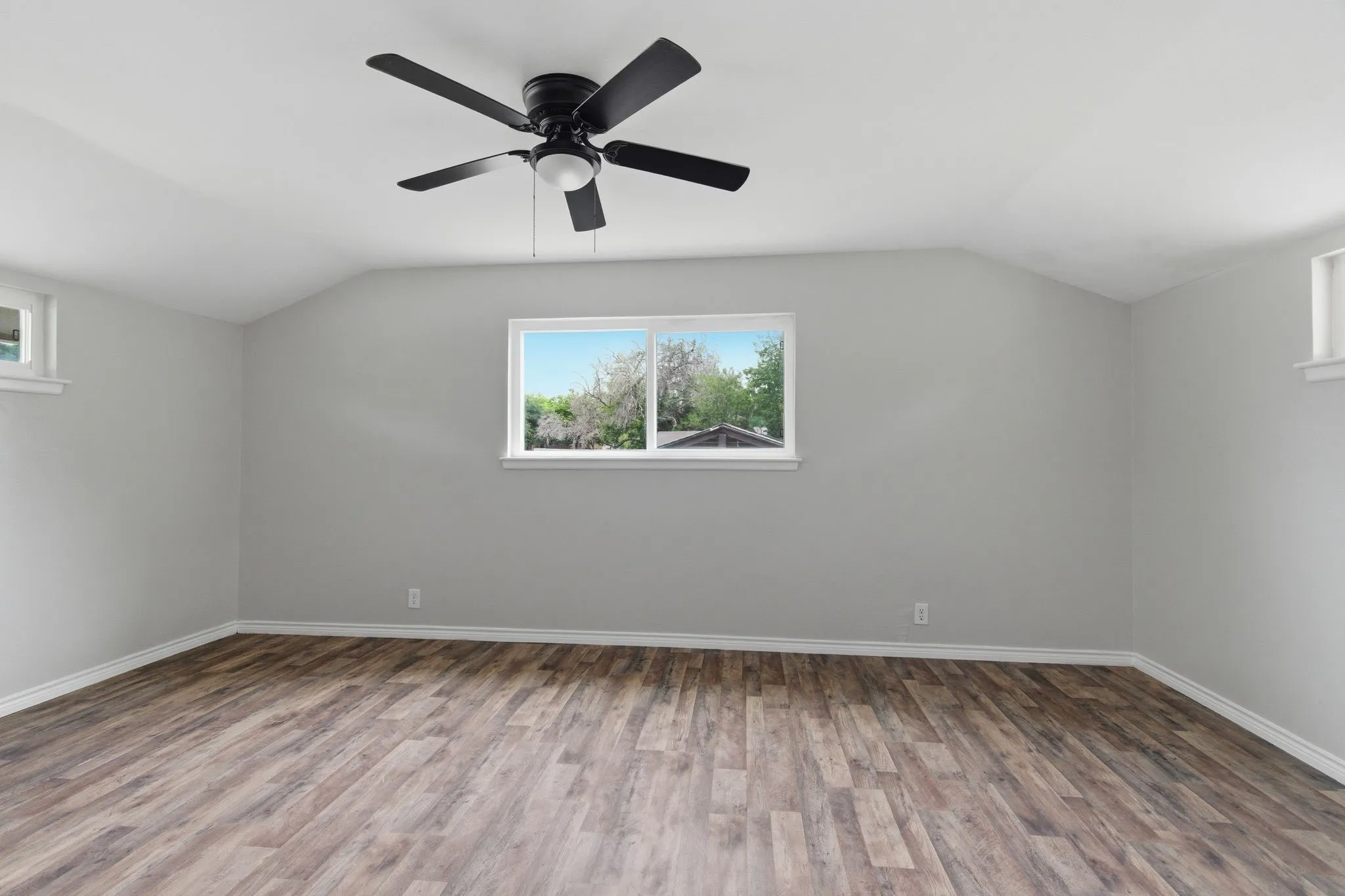 Single Family Residence For Sale in Tarrant County , 1900 Charleston Drive, Bedford, Texas 76022, 4 Bedroom, 4 Bathroom, 2 Garage spaces, 2,135 Sqft, built in 1963, mls#21264352, Real Estate Agent in Bedford, Homes For Sale in Tarrant county, Homes For Sale in Bedford, Realtor in Bedford Texas, Real Estate Brokerage Independent Realty Texas, Luminita Cordes Realtor