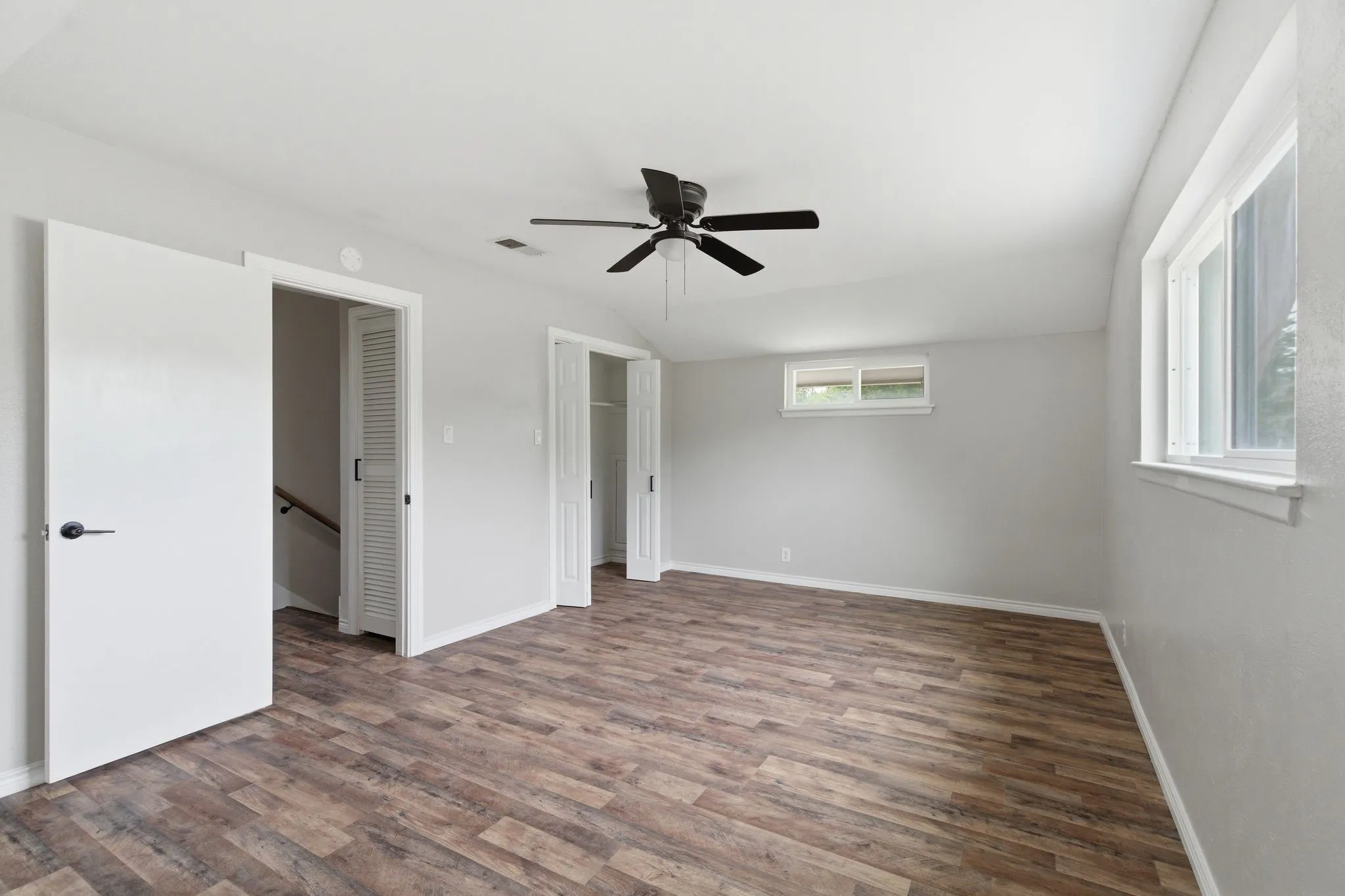 Single Family Residence For Sale in Tarrant County , 1900 Charleston Drive, Bedford, Texas 76022, 4 Bedroom, 4 Bathroom, 2 Garage spaces, 2,135 Sqft, built in 1963, mls#21264352, Real Estate Agent in Bedford, Homes For Sale in Tarrant county, Homes For Sale in Bedford, Realtor in Bedford Texas, Real Estate Brokerage Independent Realty Texas, Luminita Cordes Realtor