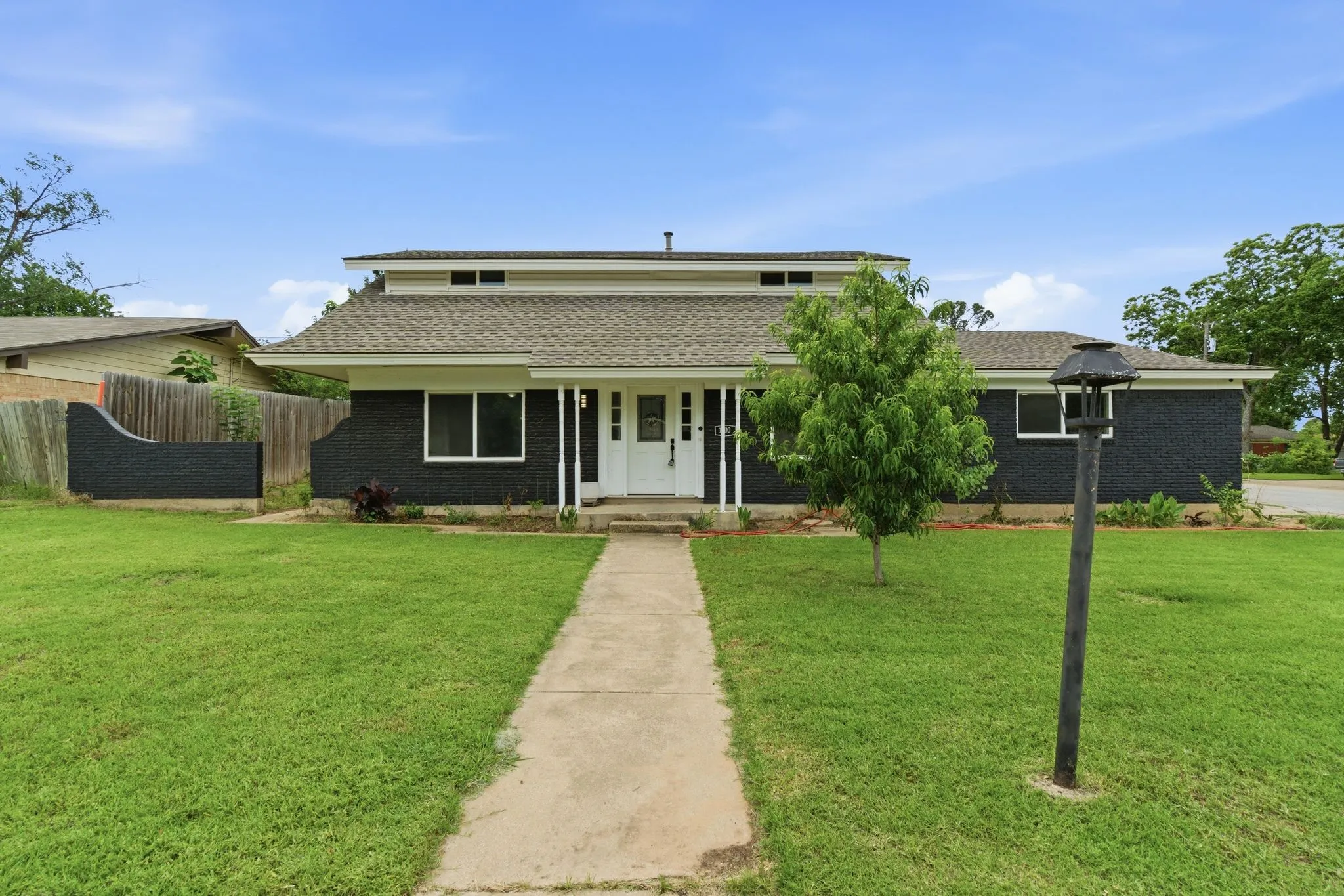 Single Family Residence For Sale in Tarrant County , 1900 Charleston Drive, Bedford, Texas 76022, 4 Bedroom, 4 Bathroom, 2 Garage spaces, 2,135 Sqft, built in 1963, mls#21264352, Real Estate Agent in Bedford, Homes For Sale in Tarrant county, Homes For Sale in Bedford, Realtor in Bedford Texas, Real Estate Brokerage Independent Realty Texas, Luminita Cordes Realtor