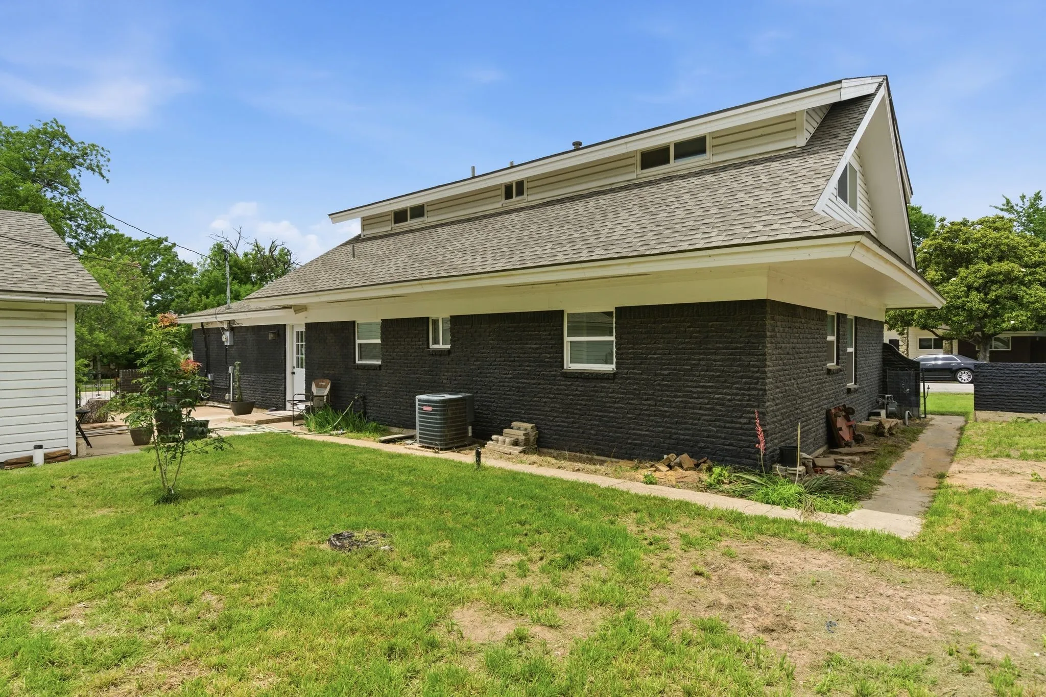 Single Family Residence For Sale in Tarrant County , 1900 Charleston Drive, Bedford, Texas 76022, 4 Bedroom, 4 Bathroom, 2 Garage spaces, 2,135 Sqft, built in 1963, mls#21264352, Real Estate Agent in Bedford, Homes For Sale in Tarrant county, Homes For Sale in Bedford, Realtor in Bedford Texas, Real Estate Brokerage Independent Realty Texas, Luminita Cordes Realtor