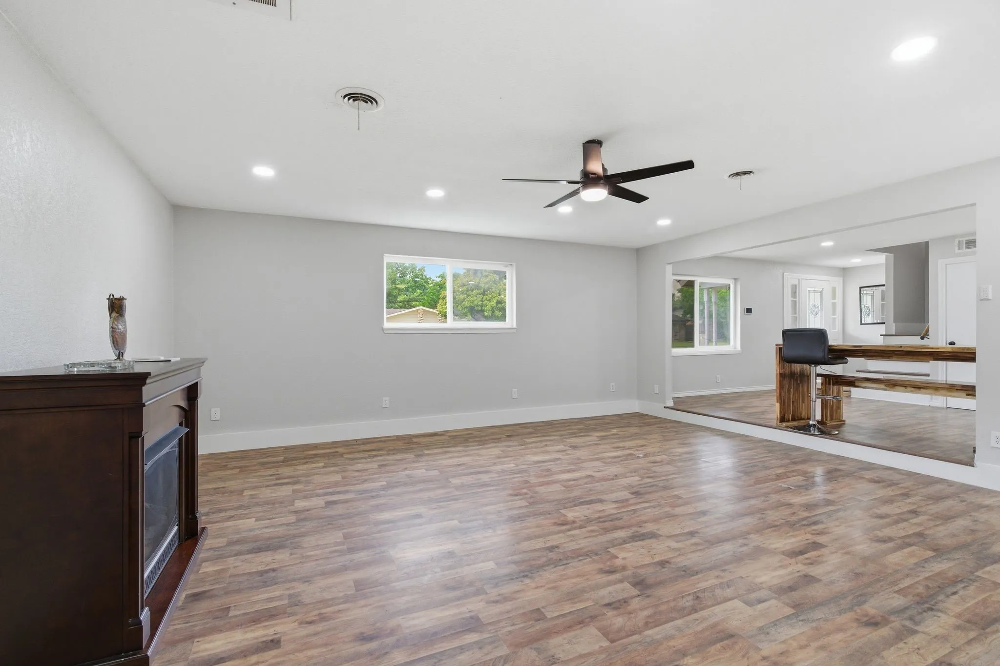 Single Family Residence For Sale in Tarrant County , 1900 Charleston Drive, Bedford, Texas 76022, 4 Bedroom, 4 Bathroom, 2 Garage spaces, 2,135 Sqft, built in 1963, mls#21264352, Real Estate Agent in Bedford, Homes For Sale in Tarrant county, Homes For Sale in Bedford, Realtor in Bedford Texas, Real Estate Brokerage Independent Realty Texas, Luminita Cordes Realtor