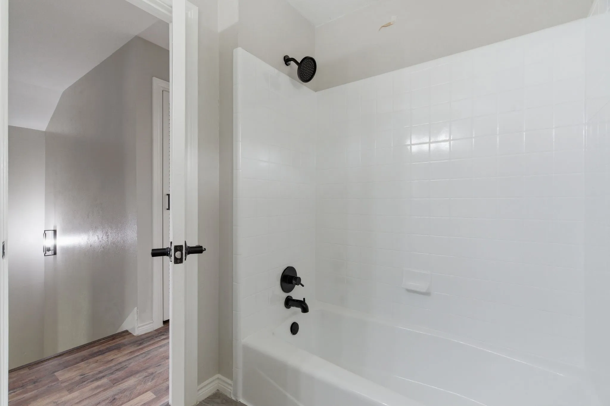Single Family Residence For Sale in Tarrant County , 1900 Charleston Drive, Bedford, Texas 76022, 4 Bedroom, 4 Bathroom, 2 Garage spaces, 2,135 Sqft, built in 1963, mls#21264352, Real Estate Agent in Bedford, Homes For Sale in Tarrant county, Homes For Sale in Bedford, Realtor in Bedford Texas, Real Estate Brokerage Independent Realty Texas, Luminita Cordes Realtor
