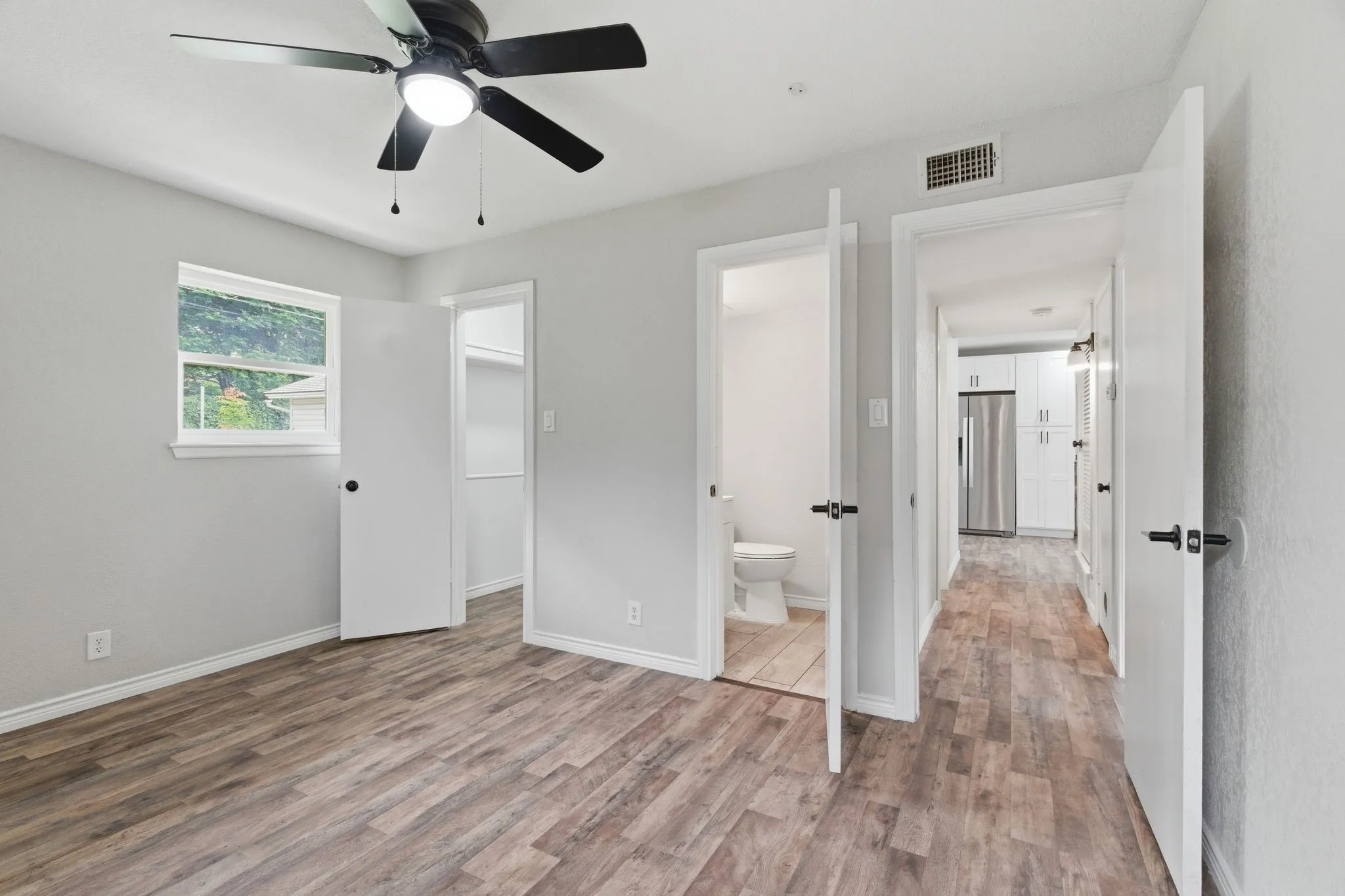 Single Family Residence For Sale in Tarrant County , 1900 Charleston Drive, Bedford, Texas 76022, 4 Bedroom, 4 Bathroom, 2 Garage spaces, 2,135 Sqft, built in 1963, mls#21264352, Real Estate Agent in Bedford, Homes For Sale in Tarrant county, Homes For Sale in Bedford, Realtor in Bedford Texas, Real Estate Brokerage Independent Realty Texas, Luminita Cordes Realtor