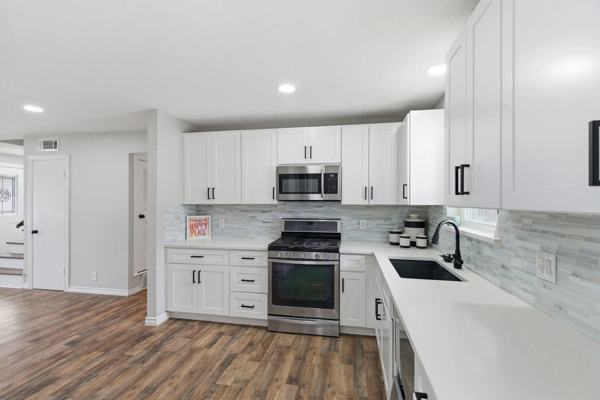 Single Family Residence For Sale in Tarrant County , 1900 Charleston Drive, Bedford, Texas 76022, 4 Bedroom, 4 Bathroom, 2 Garage spaces, 2,135 Sqft, built in 1963, mls#21264352, Real Estate Agent in Bedford, Homes For Sale in Tarrant county, Homes For Sale in Bedford, Realtor in Bedford Texas, Real Estate Brokerage Independent Realty Texas, Luminita Cordes Realtor