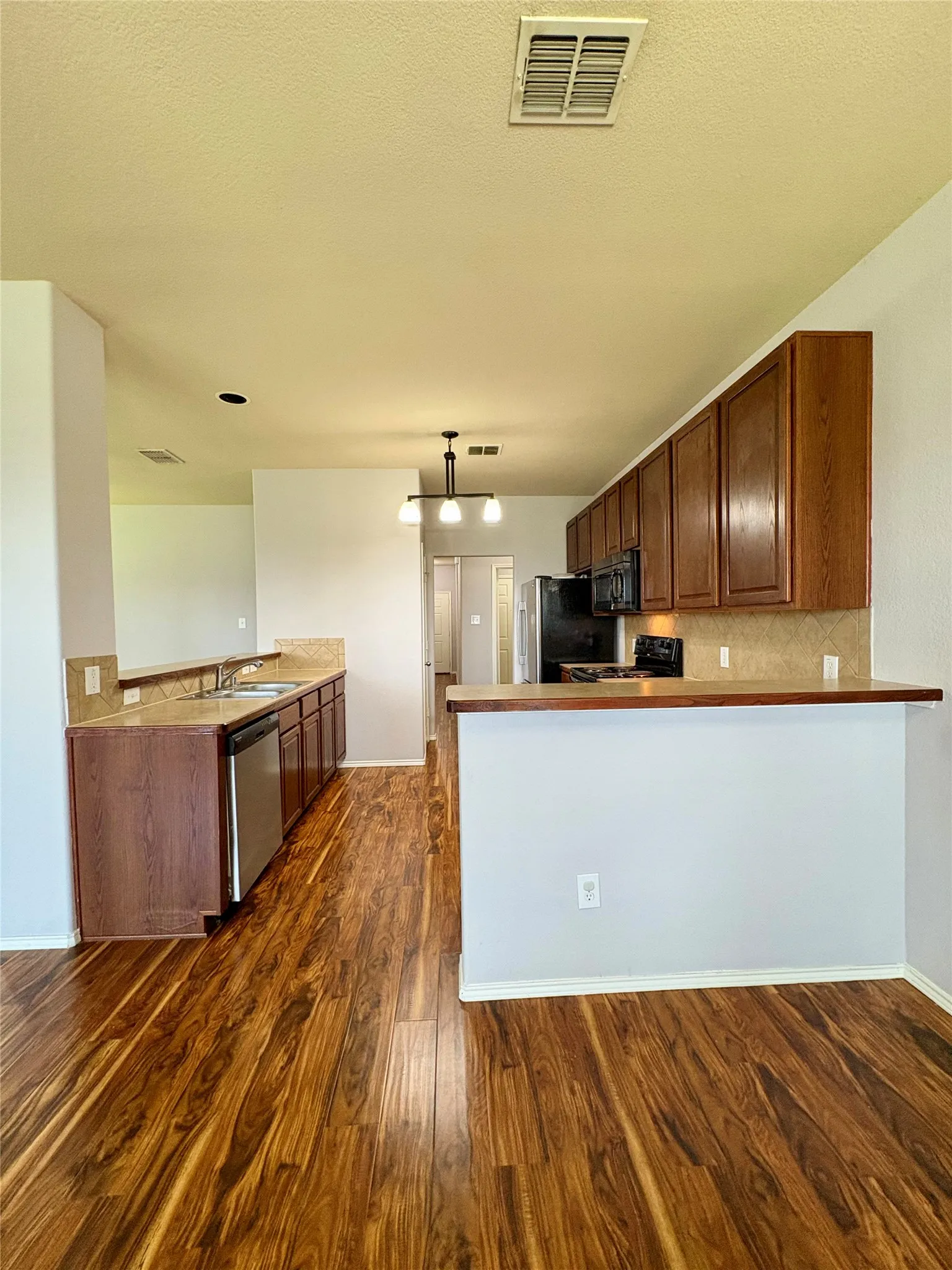 Single Family Residence For Rent in Collin County , 150 Briar Grove Drive, Princeton, Texas 75407, 3 Bedroom, 2 Bathroom, 2 Garage spaces, 1,902 Sqft, built in 2007, mls#21265521, Real Estate Agent in Princeton, Homes For Rent in Collin county, Homes For Rent in Princeton, Realtor in Princeton Texas, Real Estate Brokerage Independent Realty Texas, Luminita Cordes Realtor
