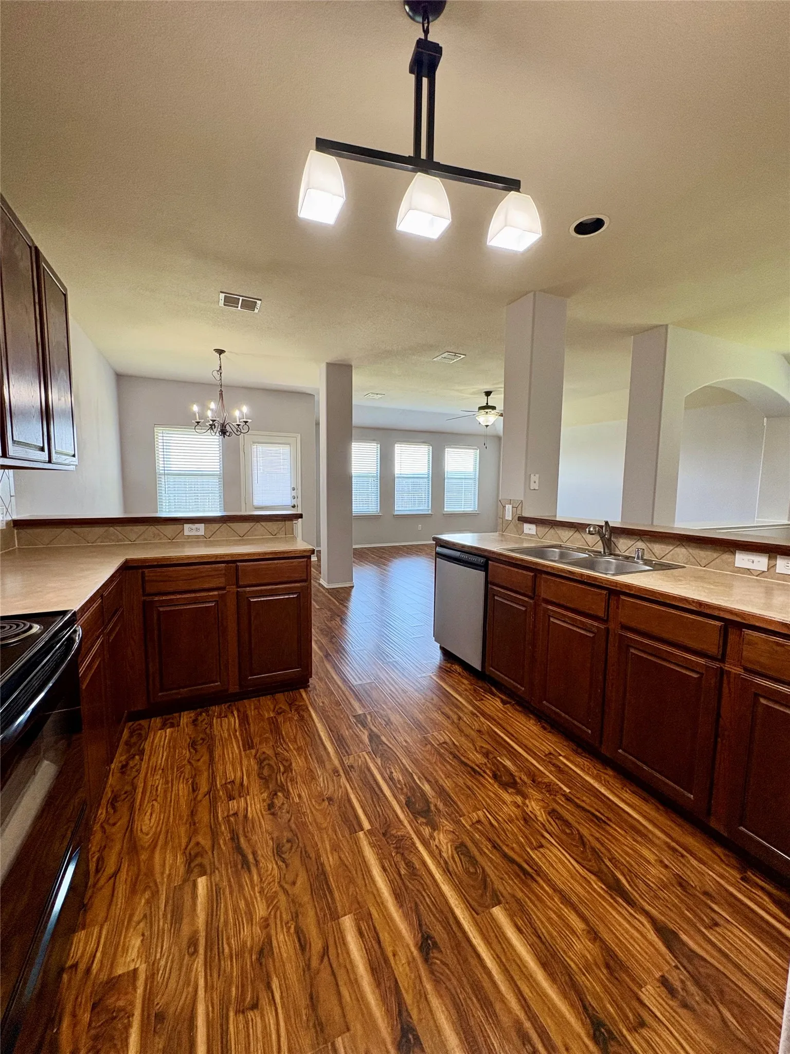 Single Family Residence For Rent in Collin County , 150 Briar Grove Drive, Princeton, Texas 75407, 3 Bedroom, 2 Bathroom, 2 Garage spaces, 1,902 Sqft, built in 2007, mls#21265521, Real Estate Agent in Princeton, Homes For Rent in Collin county, Homes For Rent in Princeton, Realtor in Princeton Texas, Real Estate Brokerage Independent Realty Texas, Luminita Cordes Realtor