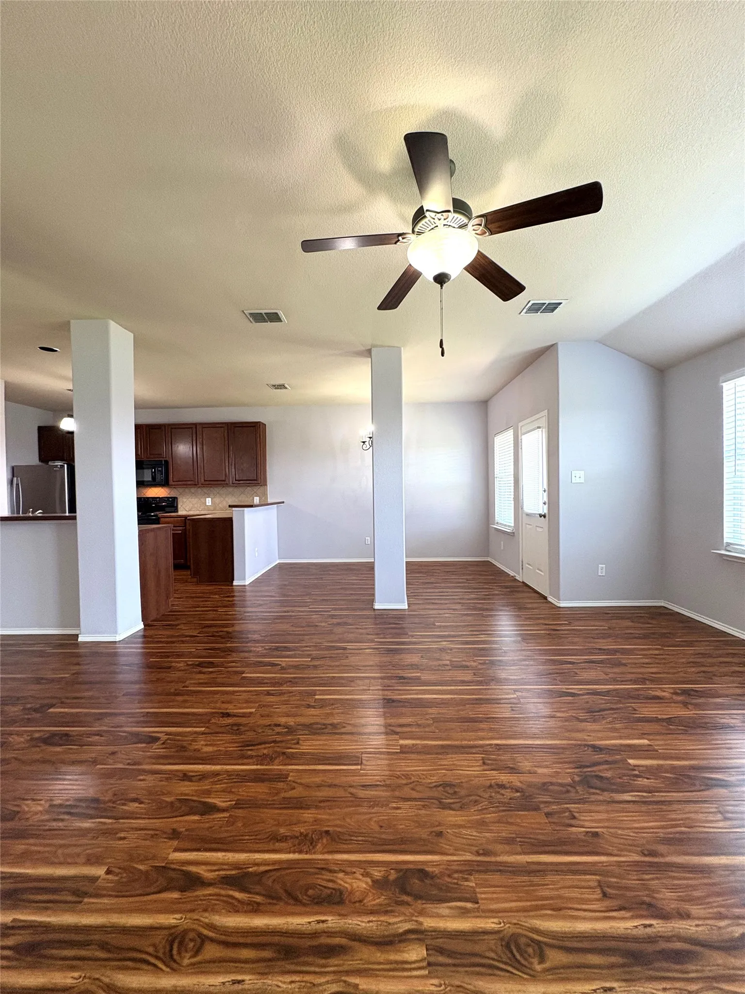 Single Family Residence For Rent in Collin County , 150 Briar Grove Drive, Princeton, Texas 75407, 3 Bedroom, 2 Bathroom, 2 Garage spaces, 1,902 Sqft, built in 2007, mls#21265521, Real Estate Agent in Princeton, Homes For Rent in Collin county, Homes For Rent in Princeton, Realtor in Princeton Texas, Real Estate Brokerage Independent Realty Texas, Luminita Cordes Realtor