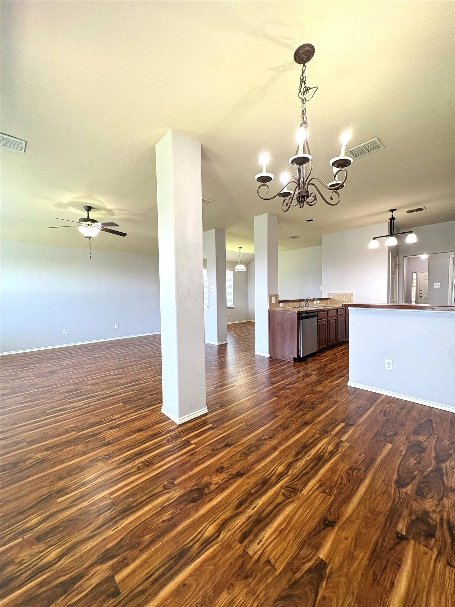 Single Family Residence For Rent in Collin County , 150 Briar Grove Drive, Princeton, Texas 75407, 3 Bedroom, 2 Bathroom, 2 Garage spaces, 1,902 Sqft, built in 2007, mls#21265521, Real Estate Agent in Princeton, Homes For Rent in Collin county, Homes For Rent in Princeton, Realtor in Princeton Texas, Real Estate Brokerage Independent Realty Texas, Luminita Cordes Realtor
