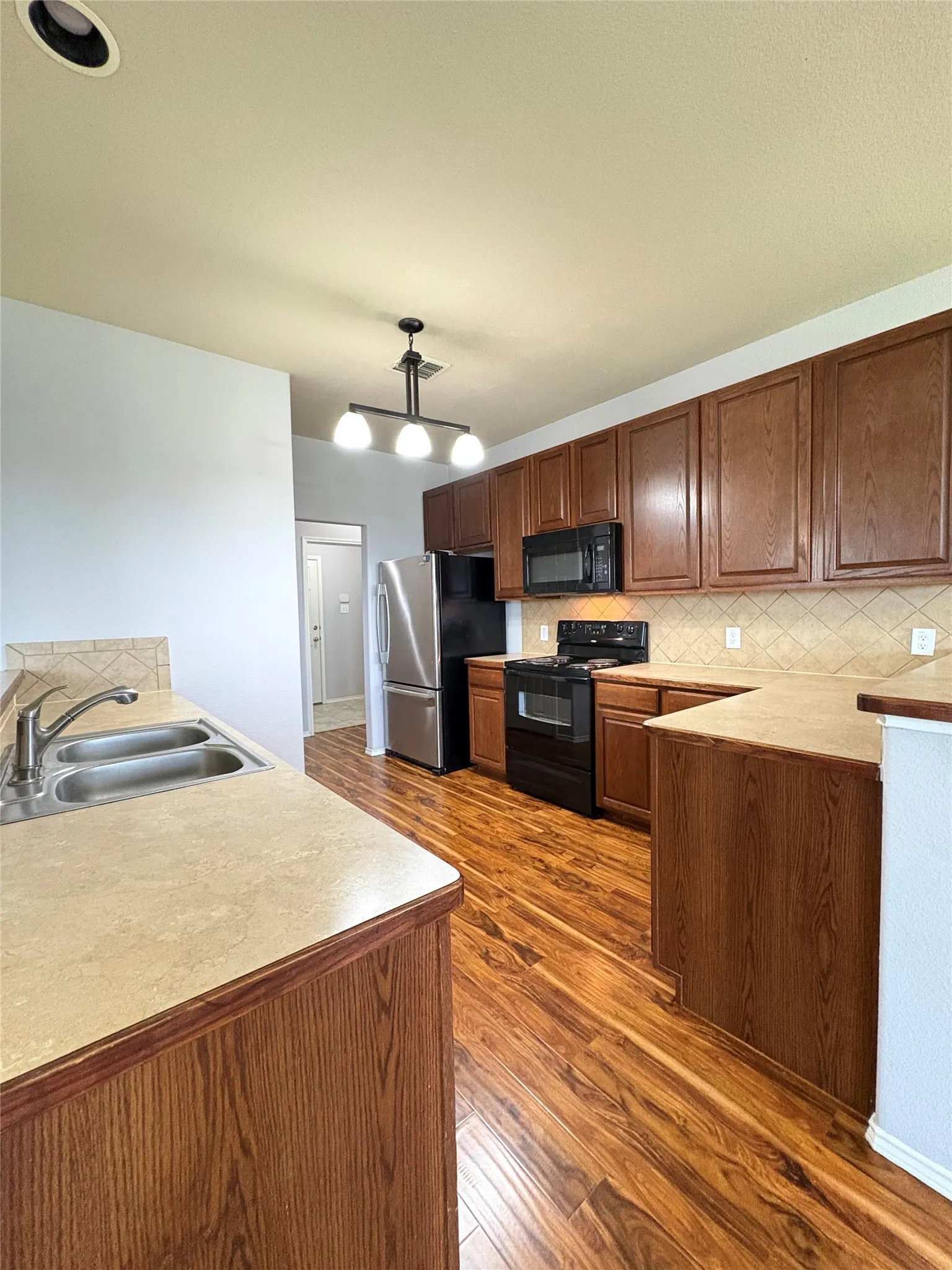 Single Family Residence For Rent in Collin County , 150 Briar Grove Drive, Princeton, Texas 75407, 3 Bedroom, 2 Bathroom, 2 Garage spaces, 1,902 Sqft, built in 2007, mls#21265521, Real Estate Agent in Princeton, Homes For Rent in Collin county, Homes For Rent in Princeton, Realtor in Princeton Texas, Real Estate Brokerage Independent Realty Texas, Luminita Cordes Realtor