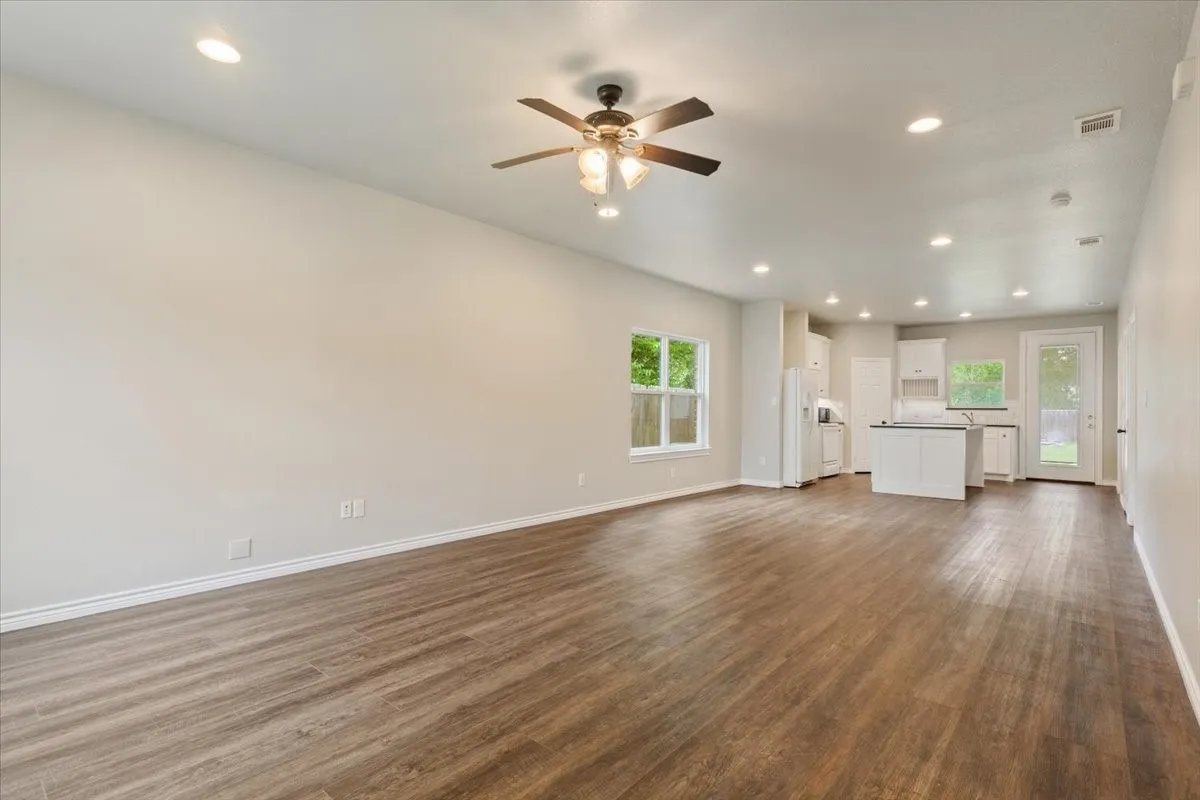 Single Family Residence For Sale in Mc Lennan County , 3525 N 24th Street, Waco, Texas 76708, 3 Bedroom, 2 Bathroom, Garage spaces, 1,530 Sqft, built in 2019, mls#21264681, Real Estate Agent in Waco, Homes For Sale in Mc Lennan county, Homes For Sale in Waco, Realtor in Waco Texas, Real Estate Brokerage Independent Realty Texas, Luminita Cordes Realtor