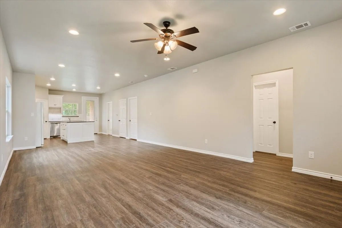 Single Family Residence For Sale in Mc Lennan County , 3525 N 24th Street, Waco, Texas 76708, 3 Bedroom, 2 Bathroom, Garage spaces, 1,530 Sqft, built in 2019, mls#21264681, Real Estate Agent in Waco, Homes For Sale in Mc Lennan county, Homes For Sale in Waco, Realtor in Waco Texas, Real Estate Brokerage Independent Realty Texas, Luminita Cordes Realtor