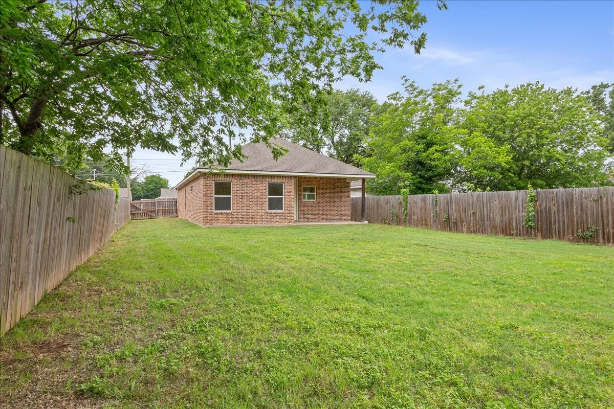 Single Family Residence For Sale in Mc Lennan County , 3525 N 24th Street, Waco, Texas 76708, 3 Bedroom, 2 Bathroom, Garage spaces, 1,530 Sqft, built in 2019, mls#21264681, Real Estate Agent in Waco, Homes For Sale in Mc Lennan county, Homes For Sale in Waco, Realtor in Waco Texas, Real Estate Brokerage Independent Realty Texas, Luminita Cordes Realtor