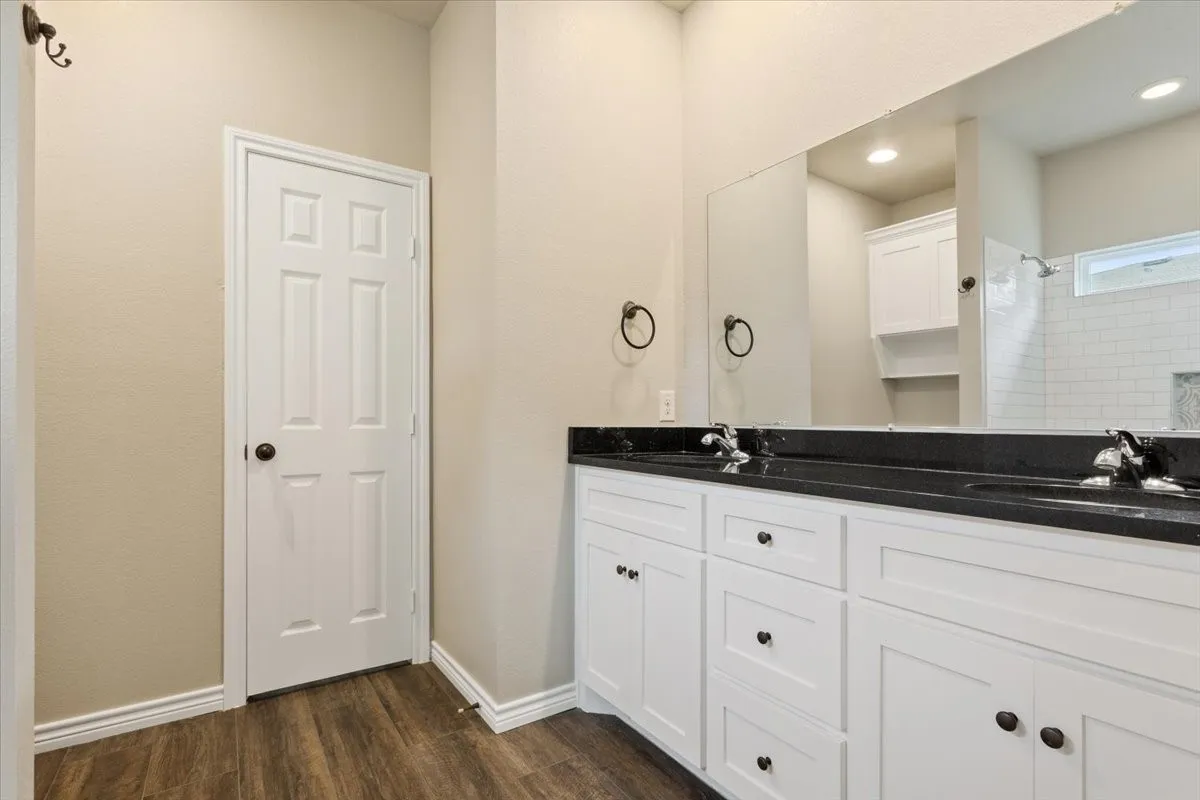 Single Family Residence For Sale in Mc Lennan County , 3525 N 24th Street, Waco, Texas 76708, 3 Bedroom, 2 Bathroom, Garage spaces, 1,530 Sqft, built in 2019, mls#21264681, Real Estate Agent in Waco, Homes For Sale in Mc Lennan county, Homes For Sale in Waco, Realtor in Waco Texas, Real Estate Brokerage Independent Realty Texas, Luminita Cordes Realtor