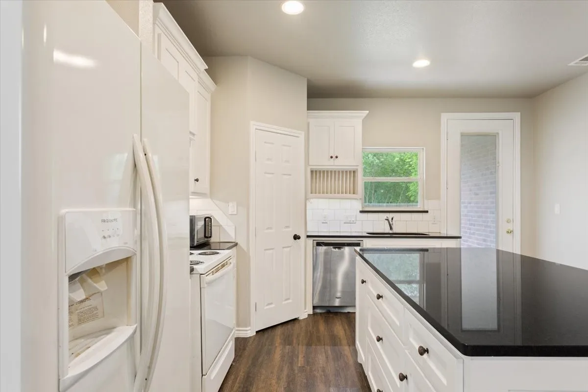 Single Family Residence For Sale in Mc Lennan County , 3525 N 24th Street, Waco, Texas 76708, 3 Bedroom, 2 Bathroom, Garage spaces, 1,530 Sqft, built in 2019, mls#21264681, Real Estate Agent in Waco, Homes For Sale in Mc Lennan county, Homes For Sale in Waco, Realtor in Waco Texas, Real Estate Brokerage Independent Realty Texas, Luminita Cordes Realtor