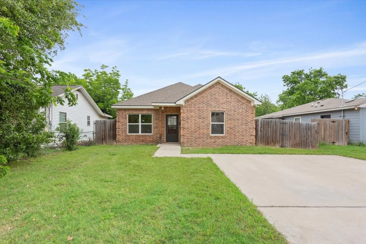 Single Family Residence For Sale in Mc Lennan County , 3525 N 24th Street, Waco, Texas 76708, 3 Bedroom, 2 Bathroom, Garage spaces, 1,530 Sqft, built in 2019, mls#21264681, Real Estate Agent in Waco, Homes For Sale in Mc Lennan county, Homes For Sale in Waco, Realtor in Waco Texas, Real Estate Brokerage Independent Realty Texas, Luminita Cordes Realtor