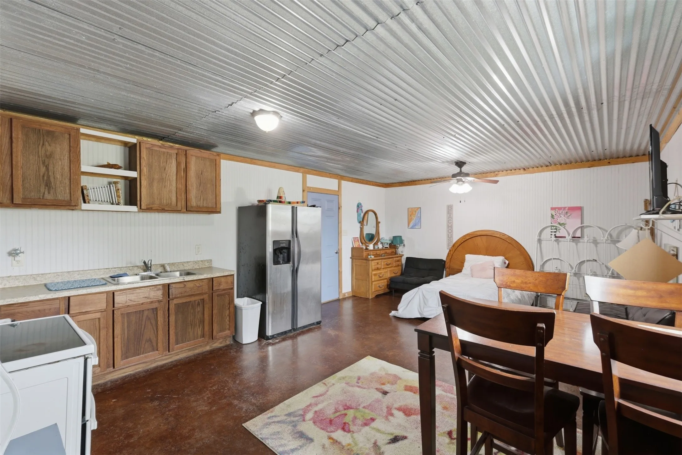 Living quarters in shop