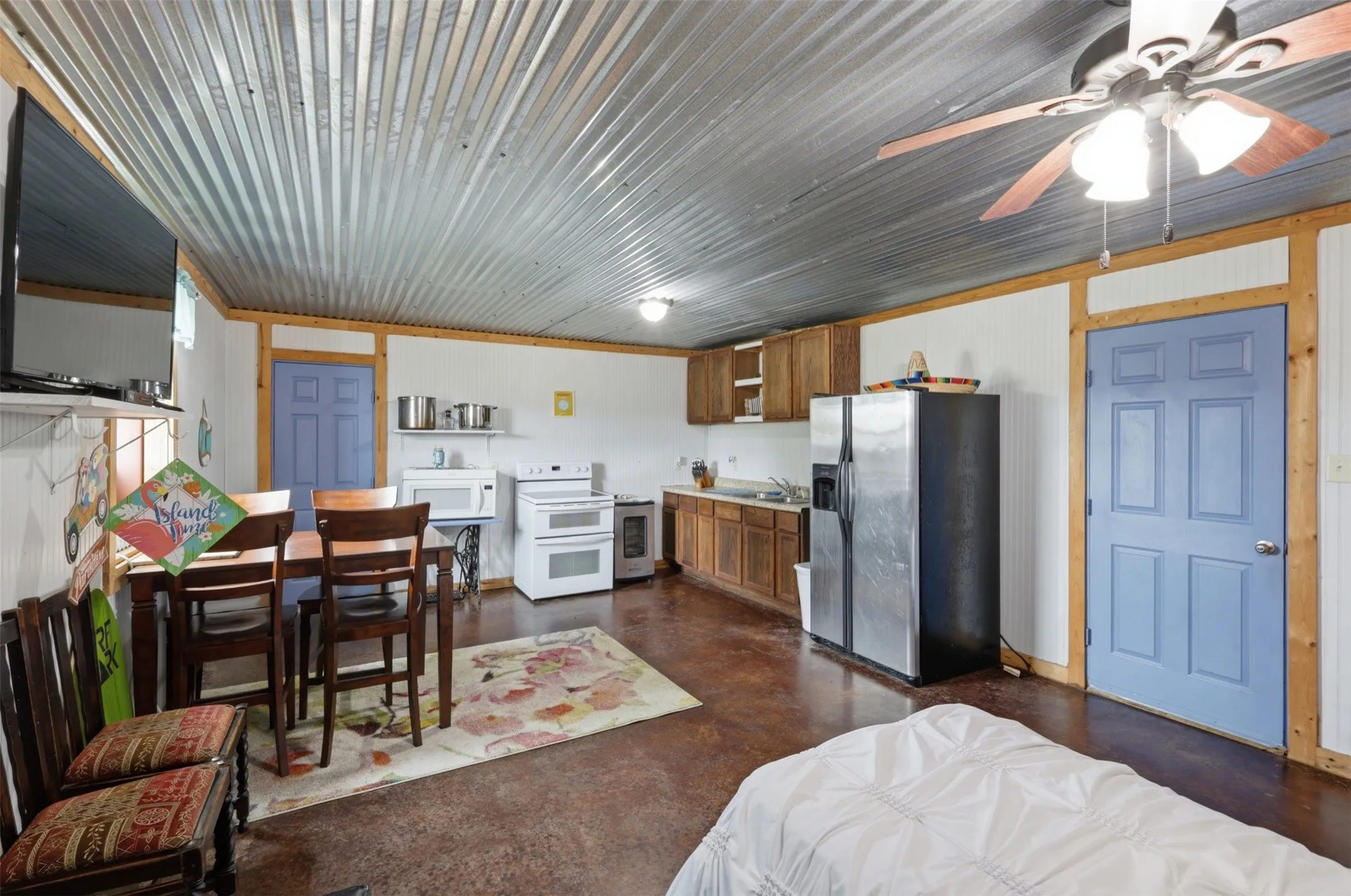 Living quarters in shop