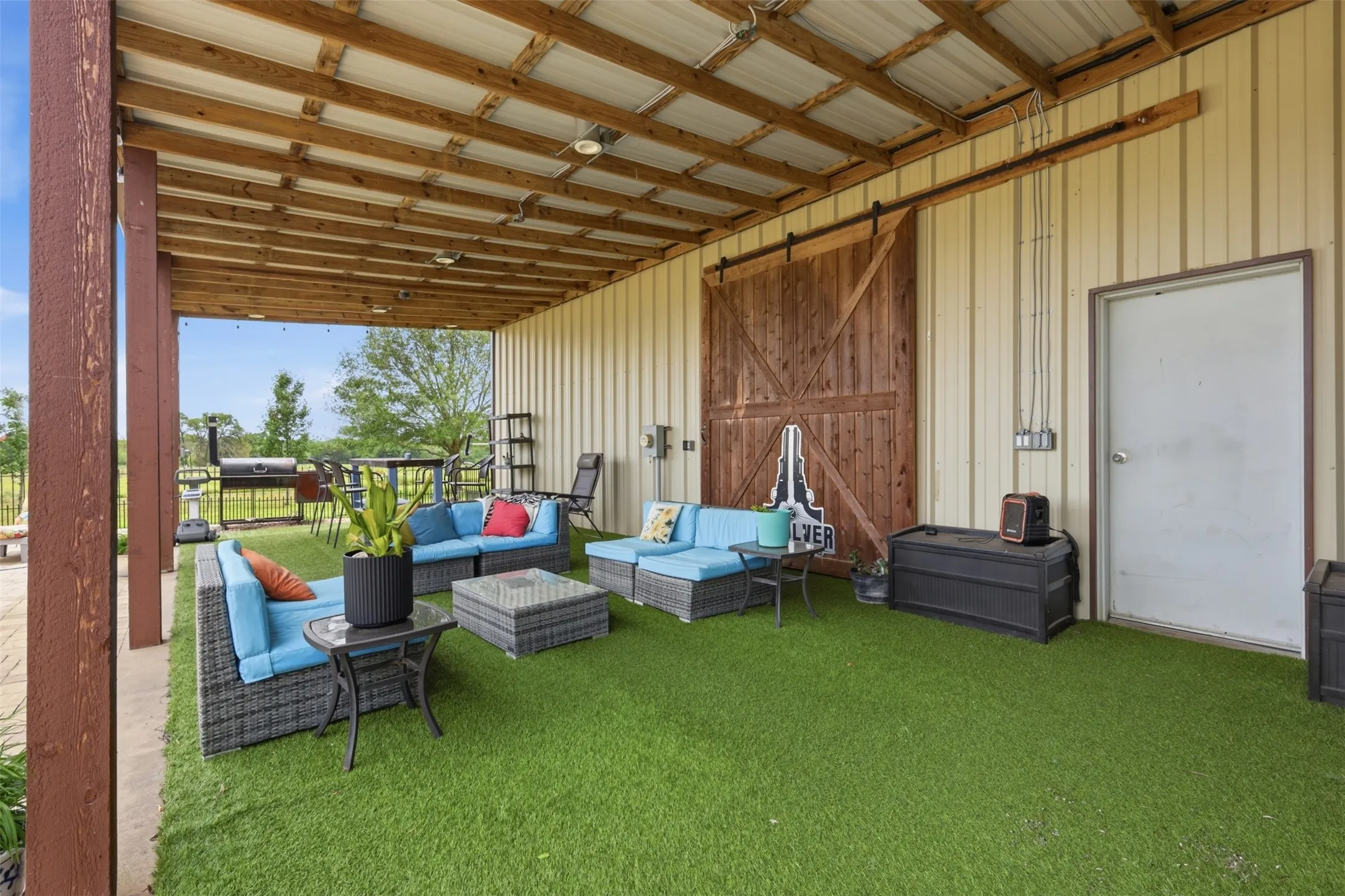 Farm For Sale in Hopkins County , 8737 E FM 1567, Sulphur Springs, Texas 75482, 5 Bedrooms, 3 Bathrooms, 2 Garage spaces, 2,650 Sqft, built in 2013, Price $990,000, mls#21265507, Real Estate Agent in Sulphur Springs, Homes For Sale in Hopkins county, Homes For Sale in Sulphur Springs, Realtor in Sulphur Springs Texas, Real Estate Brokerage Independent Realty Texas, Luminita Cordes Realtor