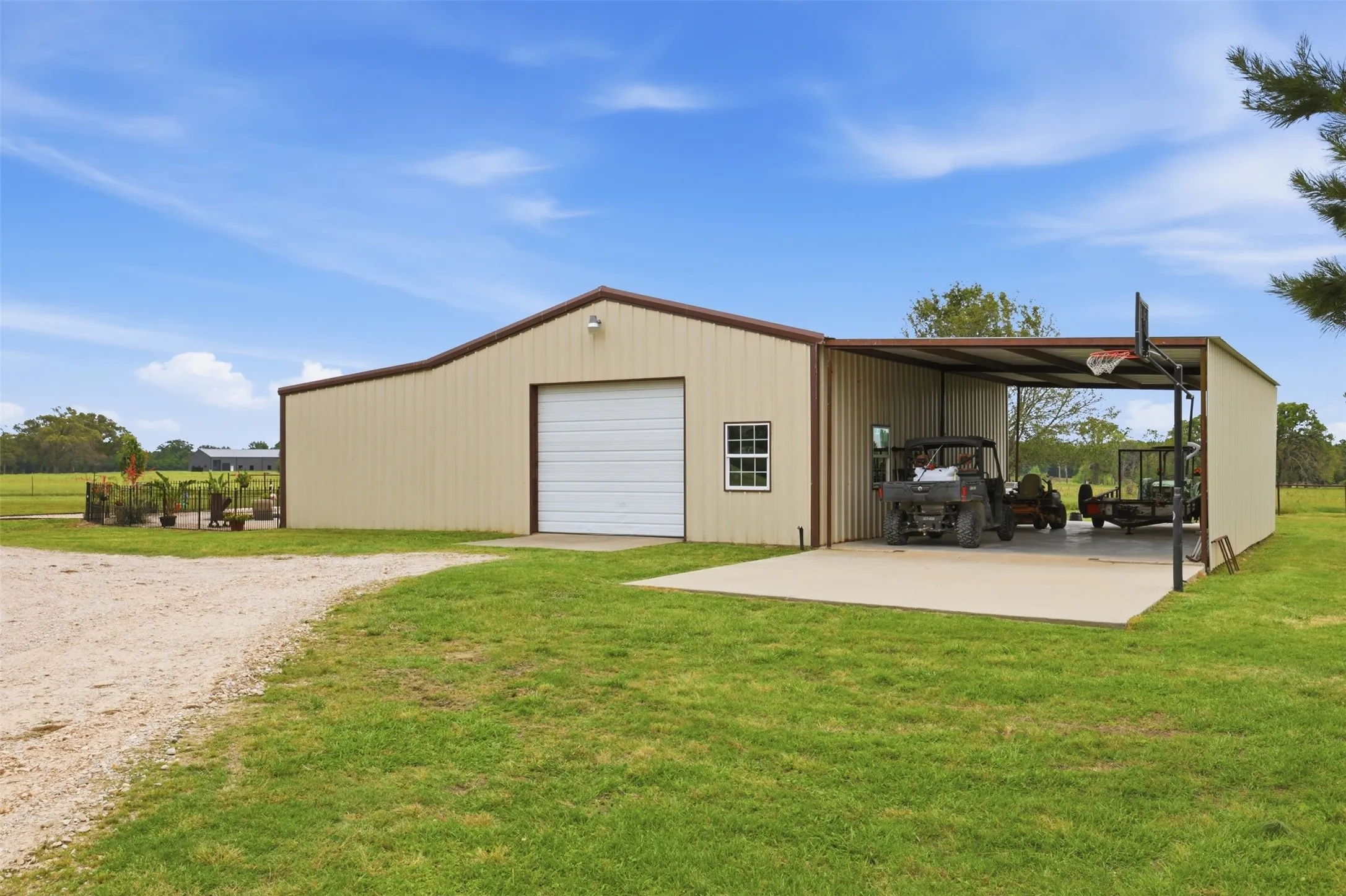 Farm For Sale in Hopkins County , 8737 E FM 1567, Sulphur Springs, Texas 75482, 5 Bedrooms, 3 Bathrooms, 2 Garage spaces, 2,650 Sqft, built in 2013, Price $990,000, mls#21265507, Real Estate Agent in Sulphur Springs, Homes For Sale in Hopkins county, Homes For Sale in Sulphur Springs, Realtor in Sulphur Springs Texas, Real Estate Brokerage Independent Realty Texas, Luminita Cordes Realtor