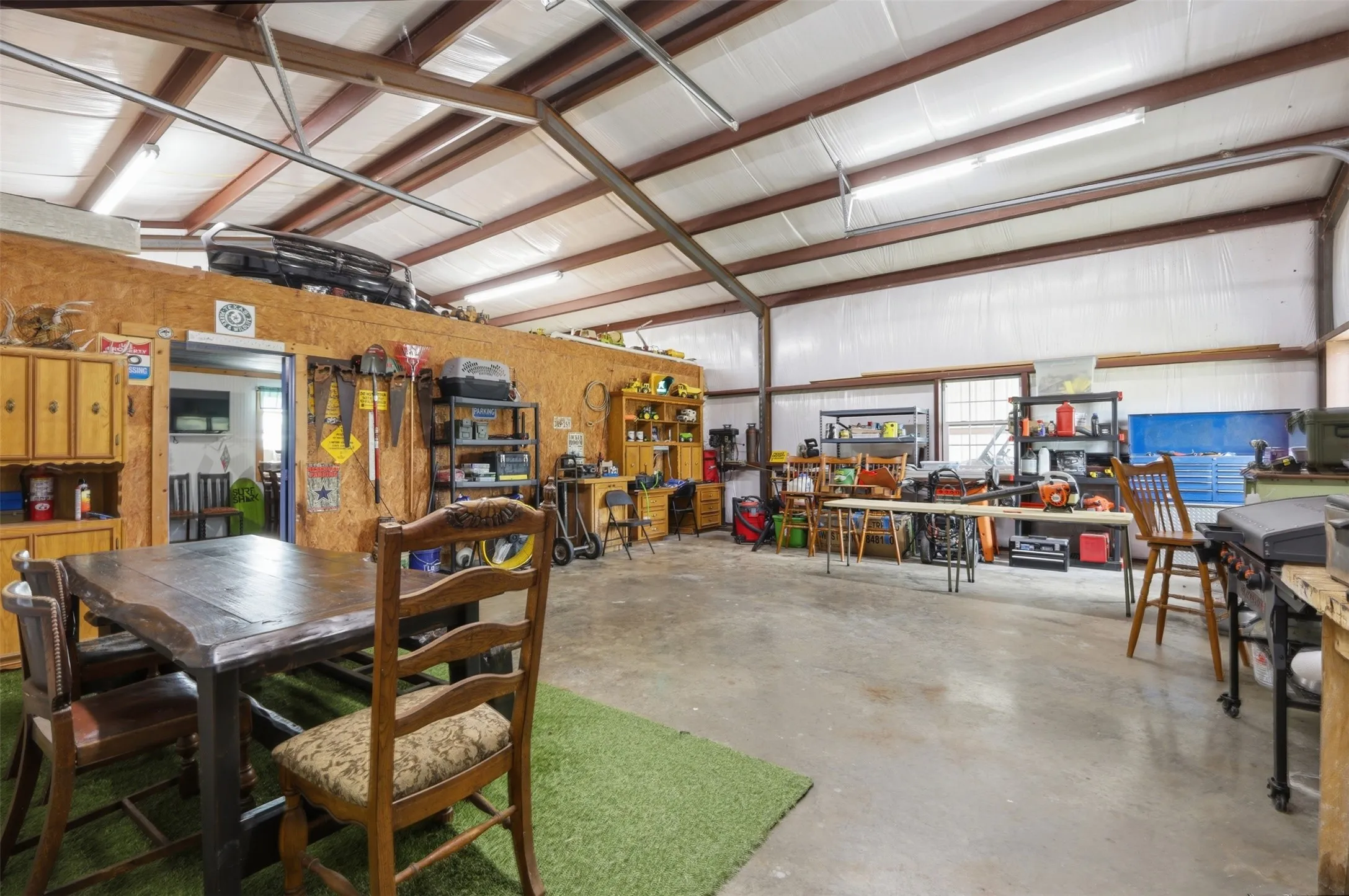 Farm For Sale in Hopkins County , 8737 E FM 1567, Sulphur Springs, Texas 75482, 5 Bedrooms, 3 Bathrooms, 2 Garage spaces, 2,650 Sqft, built in 2013, Price $990,000, mls#21265507, Real Estate Agent in Sulphur Springs, Homes For Sale in Hopkins county, Homes For Sale in Sulphur Springs, Realtor in Sulphur Springs Texas, Real Estate Brokerage Independent Realty Texas, Luminita Cordes Realtor