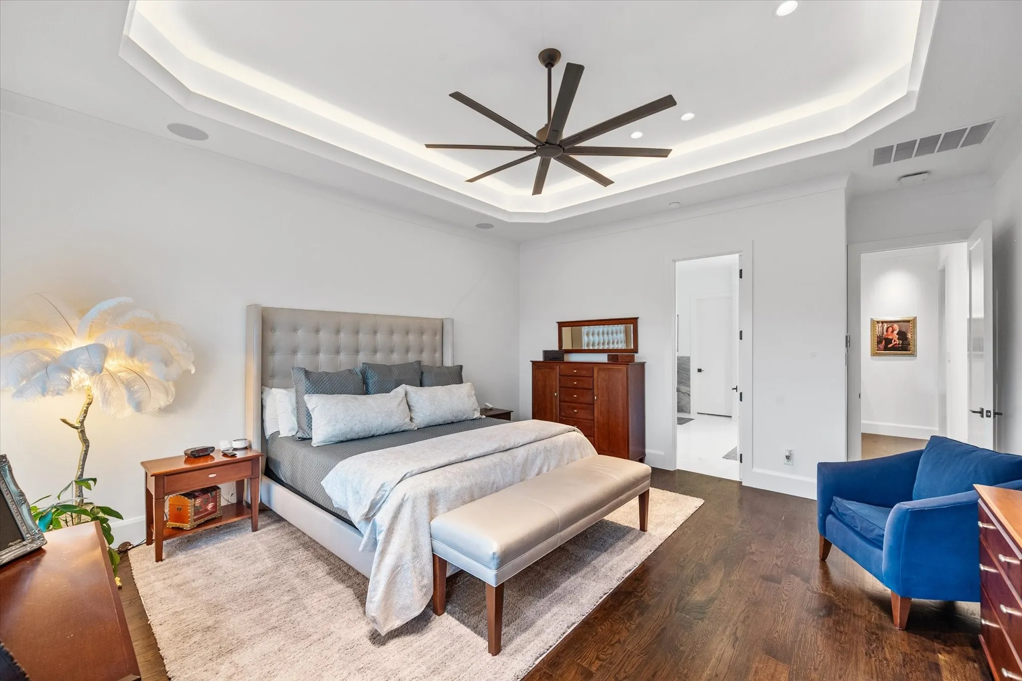 Tray ceiling with recessed lighting and a central ceiling fan