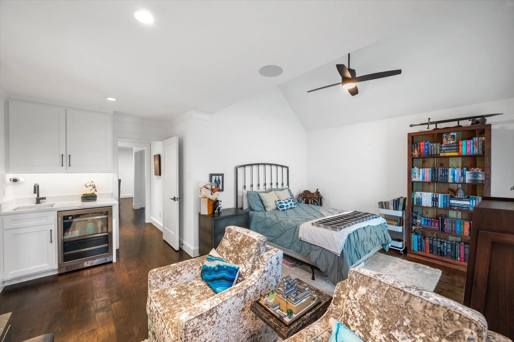 Vaulted ceiling with a ceiling fan, recessed lighting, and wood-finish flooring