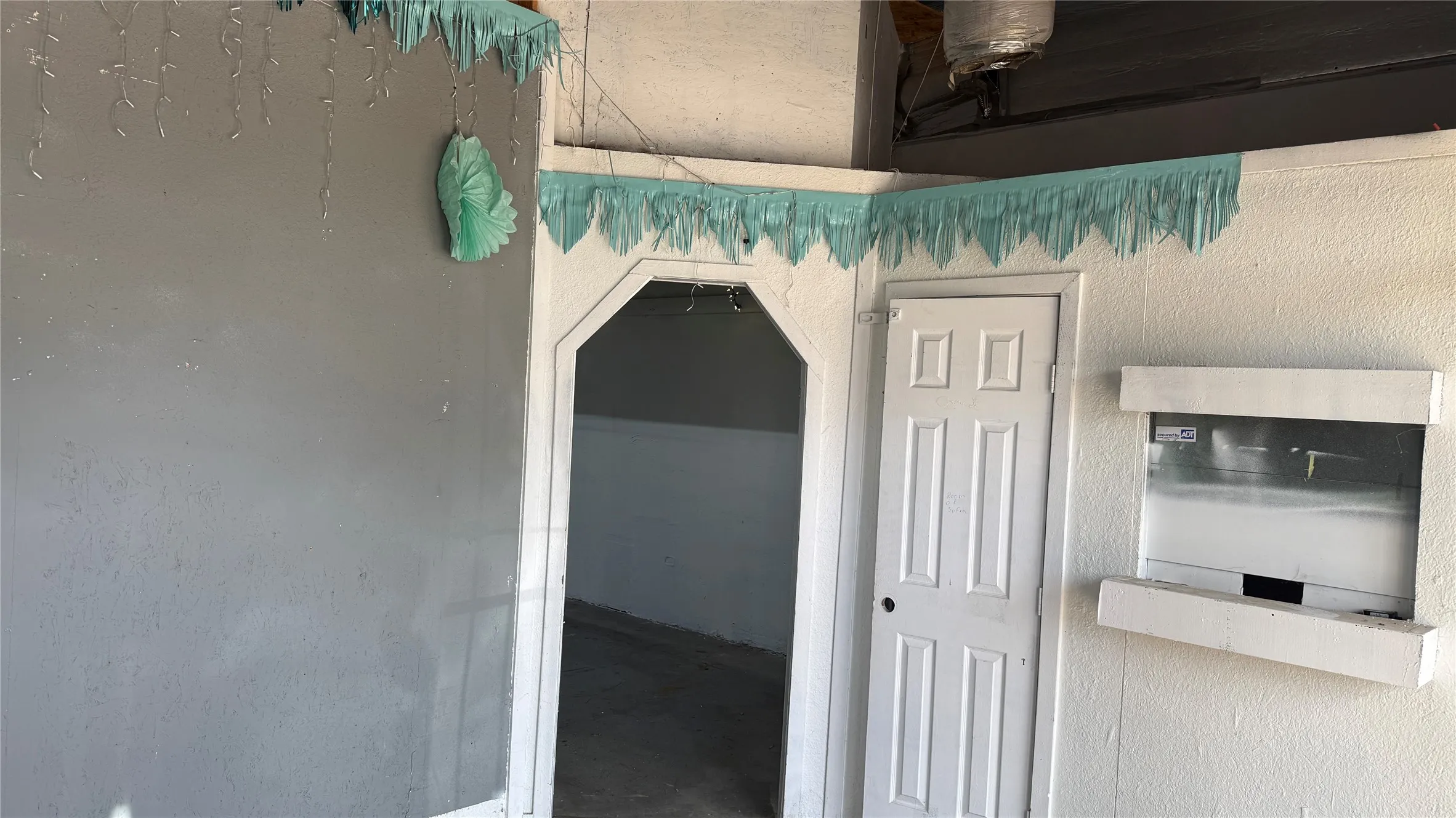 Retail For Rent in Dallas County , 4737 Village Fair Drive 102, Dallas, Texas 75224, 0, 0, Garage spaces, 0 Sqft, built in 1972, Price $1,500, mls#21265579, Real Estate Agent in Dallas, Homes For Rent in Dallas county, Homes For Rent in Dallas, Realtor in Dallas Texas, Real Estate Brokerage Independent Realty Texas, Luminita Cordes Realtor