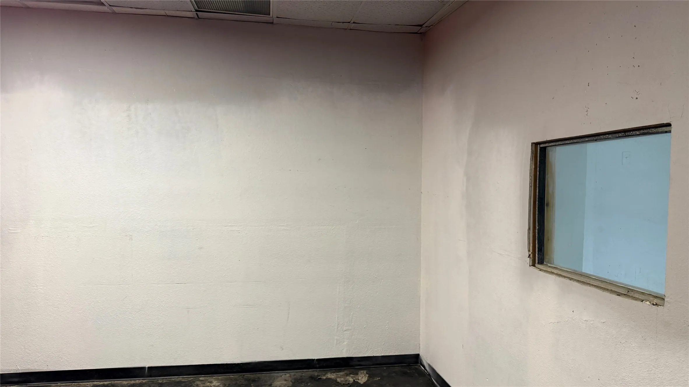 Retail For Rent in Dallas County , 4737 Village Fair Drive 102, Dallas, Texas 75224, 0, 0, Garage spaces, 0 Sqft, built in 1972, Price $1,500, mls#21265579, Real Estate Agent in Dallas, Homes For Rent in Dallas county, Homes For Rent in Dallas, Realtor in Dallas Texas, Real Estate Brokerage Independent Realty Texas, Luminita Cordes Realtor