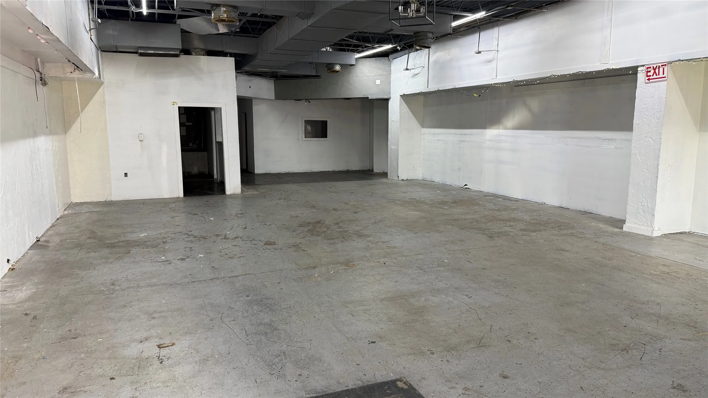 Retail For Rent in Dallas County , 4737 Village Fair Drive 102, Dallas, Texas 75224, 0, 0, Garage spaces, 0 Sqft, built in 1972, Price $1,500, mls#21265579, Real Estate Agent in Dallas, Homes For Rent in Dallas county, Homes For Rent in Dallas, Realtor in Dallas Texas, Real Estate Brokerage Independent Realty Texas, Luminita Cordes Realtor