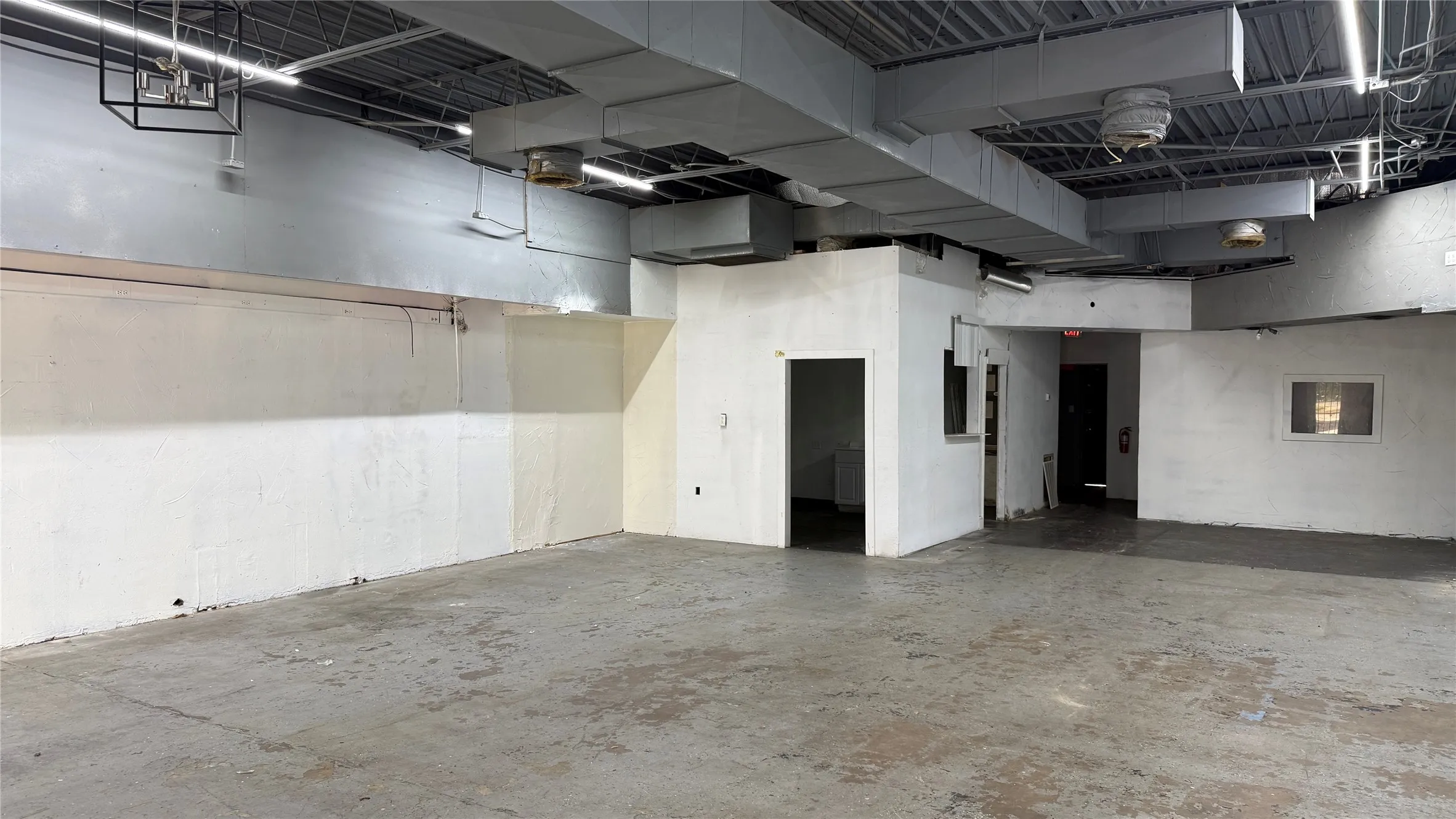 Retail For Rent in Dallas County , 4737 Village Fair Drive 102, Dallas, Texas 75224, 0, 0, Garage spaces, 0 Sqft, built in 1972, Price $1,500, mls#21265579, Real Estate Agent in Dallas, Homes For Rent in Dallas county, Homes For Rent in Dallas, Realtor in Dallas Texas, Real Estate Brokerage Independent Realty Texas, Luminita Cordes Realtor