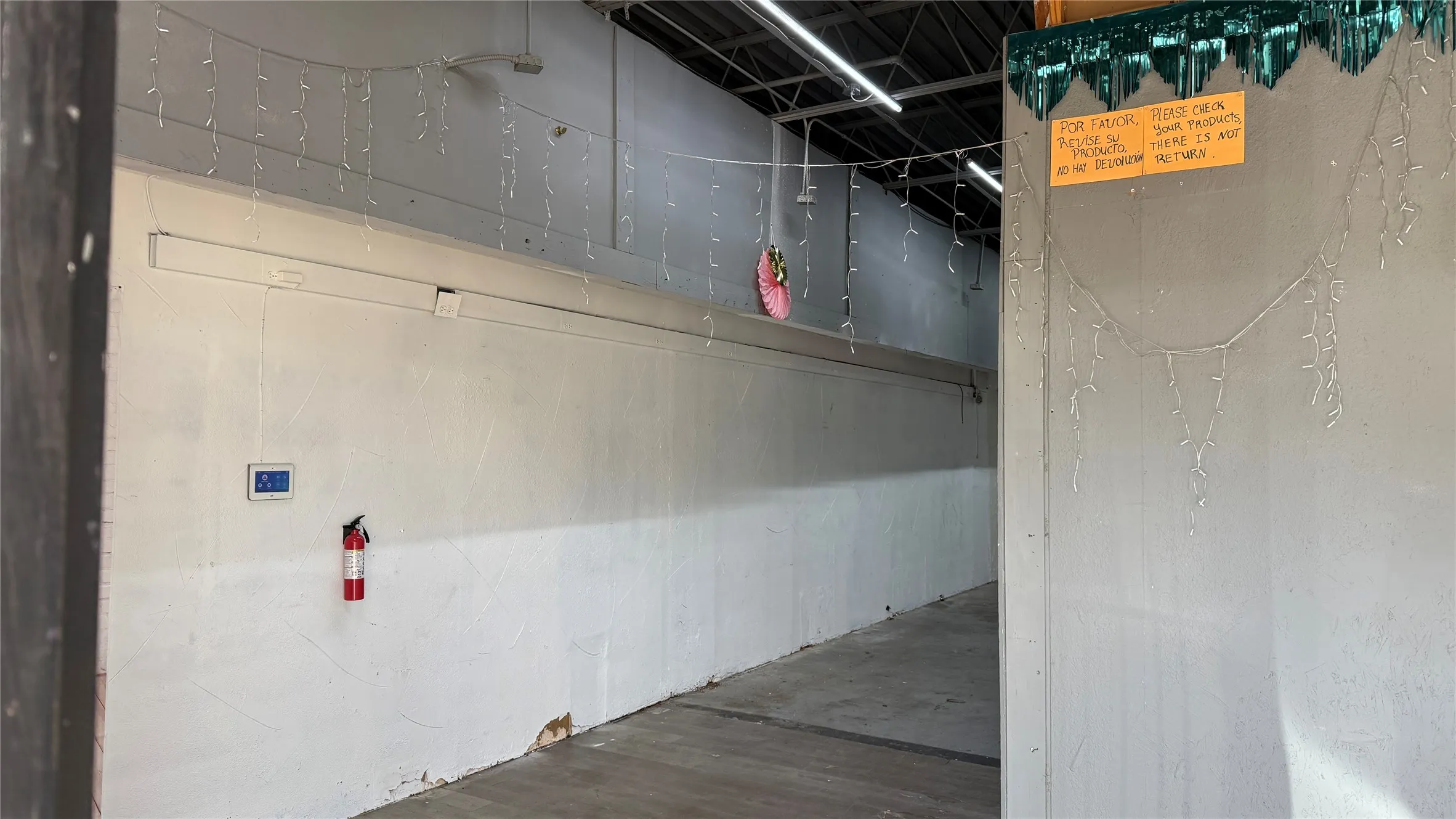 Retail For Rent in Dallas County , 4737 Village Fair Drive 102, Dallas, Texas 75224, 0, 0, Garage spaces, 0 Sqft, built in 1972, Price $1,500, mls#21265579, Real Estate Agent in Dallas, Homes For Rent in Dallas county, Homes For Rent in Dallas, Realtor in Dallas Texas, Real Estate Brokerage Independent Realty Texas, Luminita Cordes Realtor