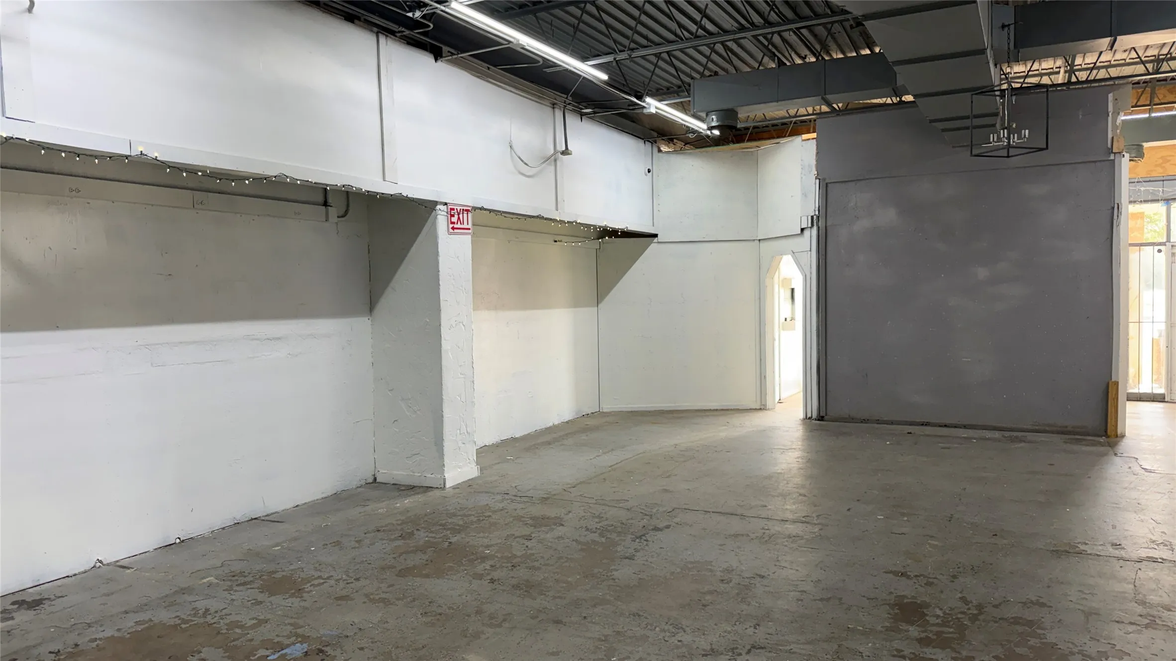 Retail For Rent in Dallas County , 4737 Village Fair Drive 102, Dallas, Texas 75224, 0, 0, Garage spaces, 0 Sqft, built in 1972, Price $1,500, mls#21265579, Real Estate Agent in Dallas, Homes For Rent in Dallas county, Homes For Rent in Dallas, Realtor in Dallas Texas, Real Estate Brokerage Independent Realty Texas, Luminita Cordes Realtor