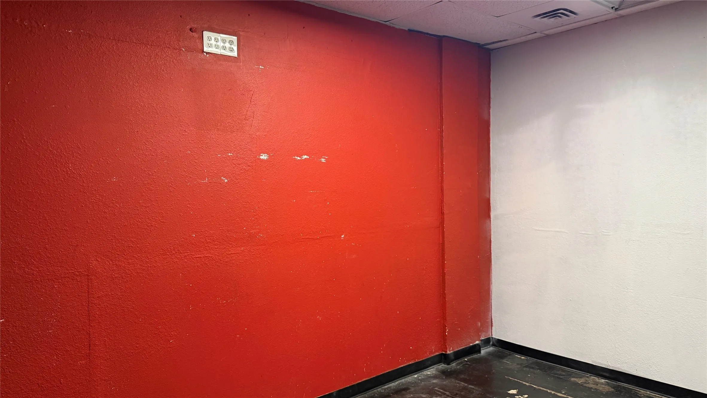 Retail For Rent in Dallas County , 4737 Village Fair Drive 102, Dallas, Texas 75224, 0, 0, Garage spaces, 0 Sqft, built in 1972, Price $1,500, mls#21265579, Real Estate Agent in Dallas, Homes For Rent in Dallas county, Homes For Rent in Dallas, Realtor in Dallas Texas, Real Estate Brokerage Independent Realty Texas, Luminita Cordes Realtor